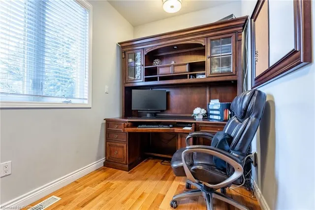 Additional property image - 715 Robson Rd