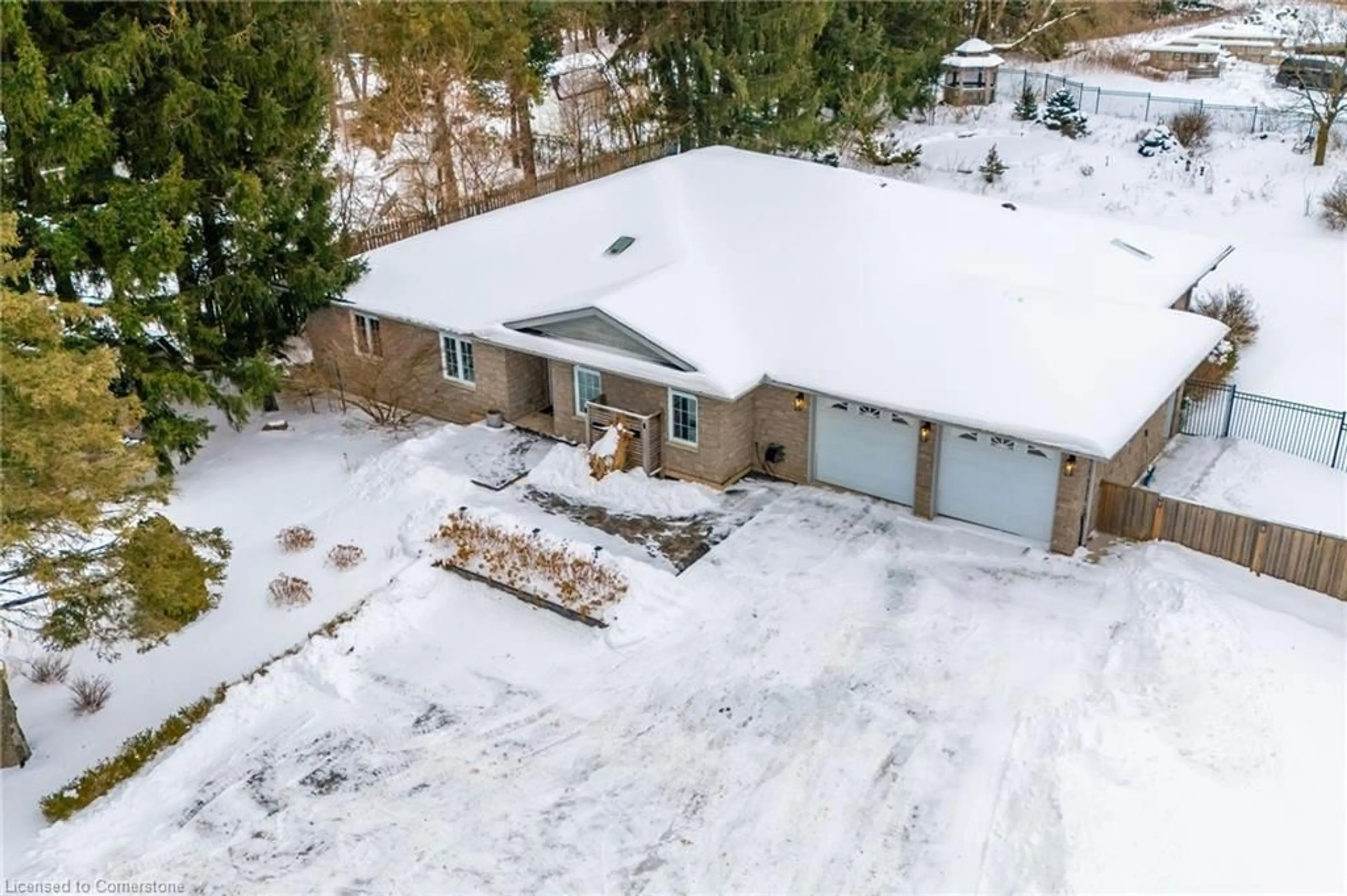 A pic from outside/outdoor area/front of a property/back of a property/a pic from drone, unknown for 715 Robson Rd, Waterdown Ontario L8B 1H2