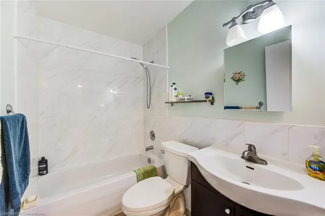Additional property image - 1100 Courtland Ave Unit 208