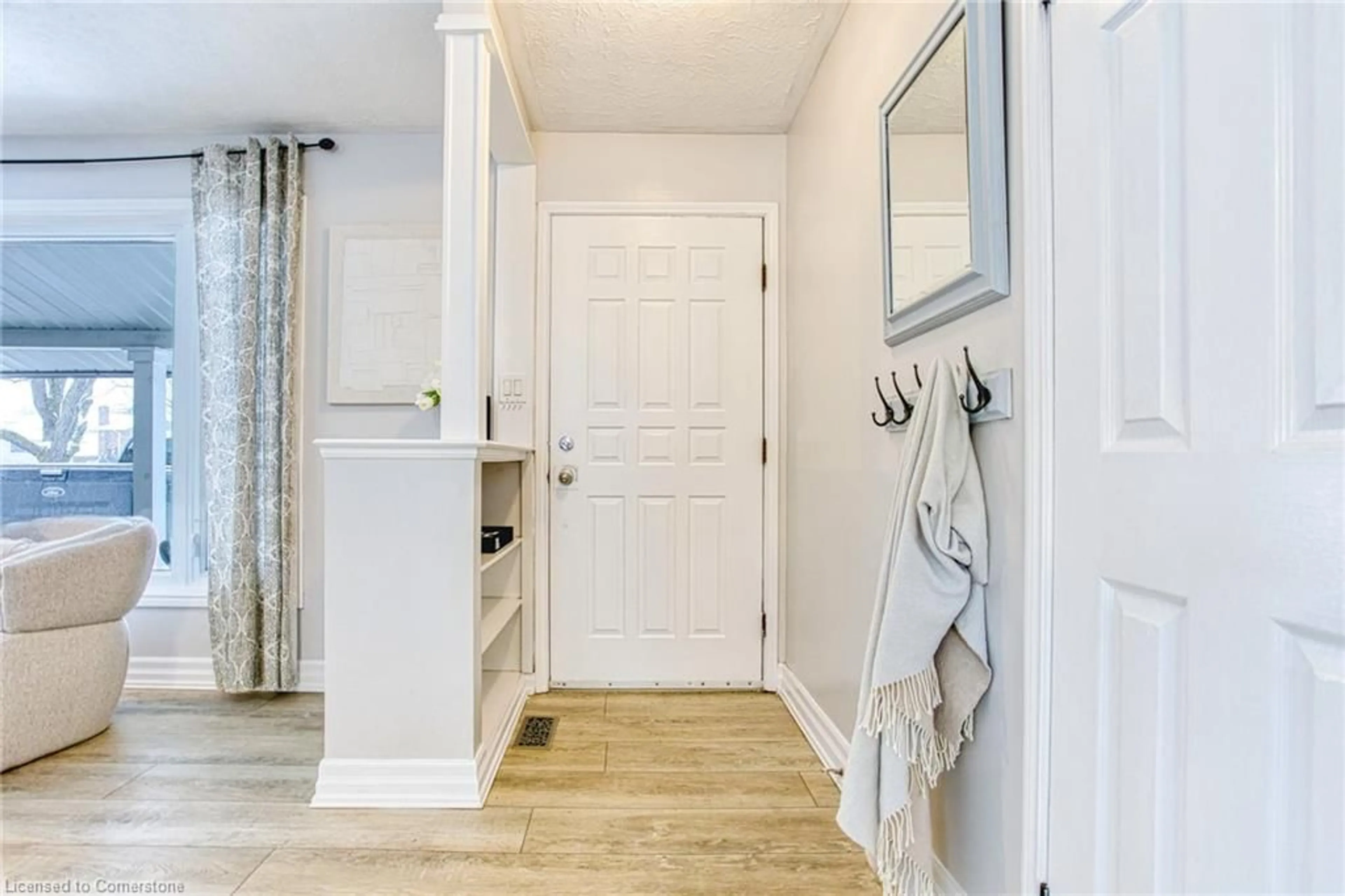 Indoor entryway for 5038 Hartwood Ave, Beamsville Ontario L3J 0A3