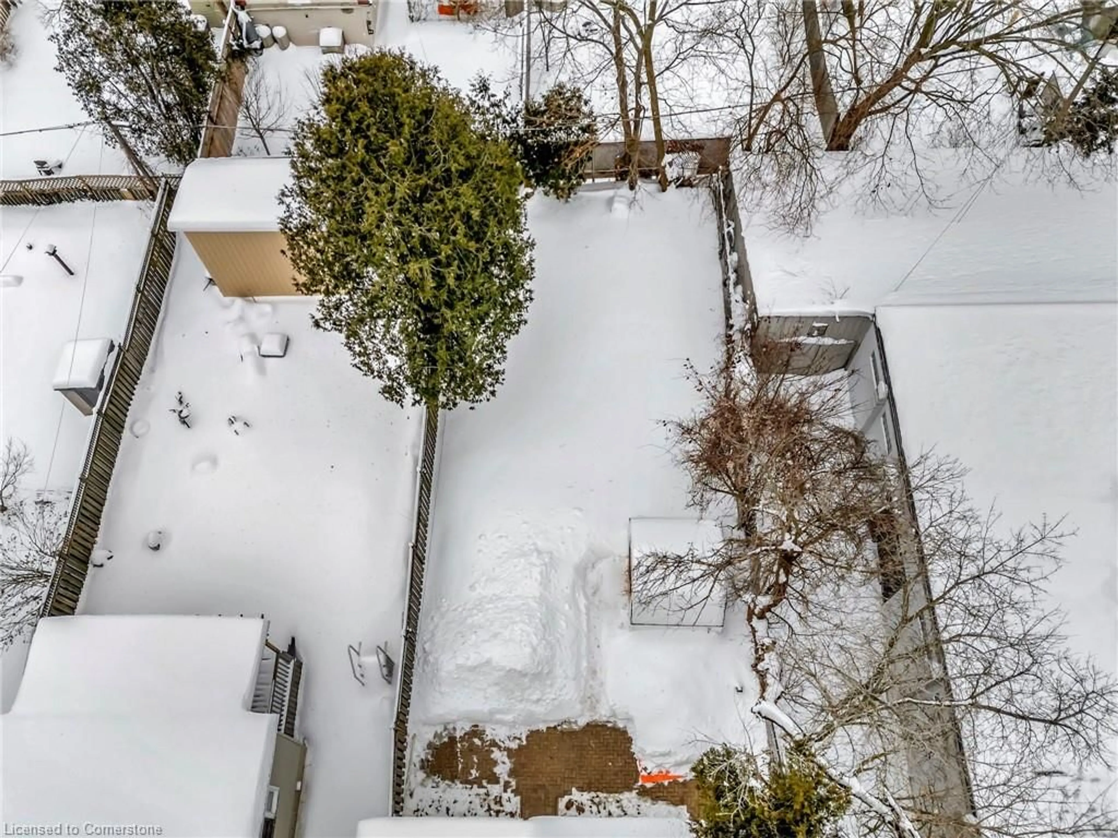 A pic from outside/outdoor area/front of a property/back of a property/a pic from drone, city buildings view from balcony for 328 Hatt St, Dundas Ontario L9H 2H7