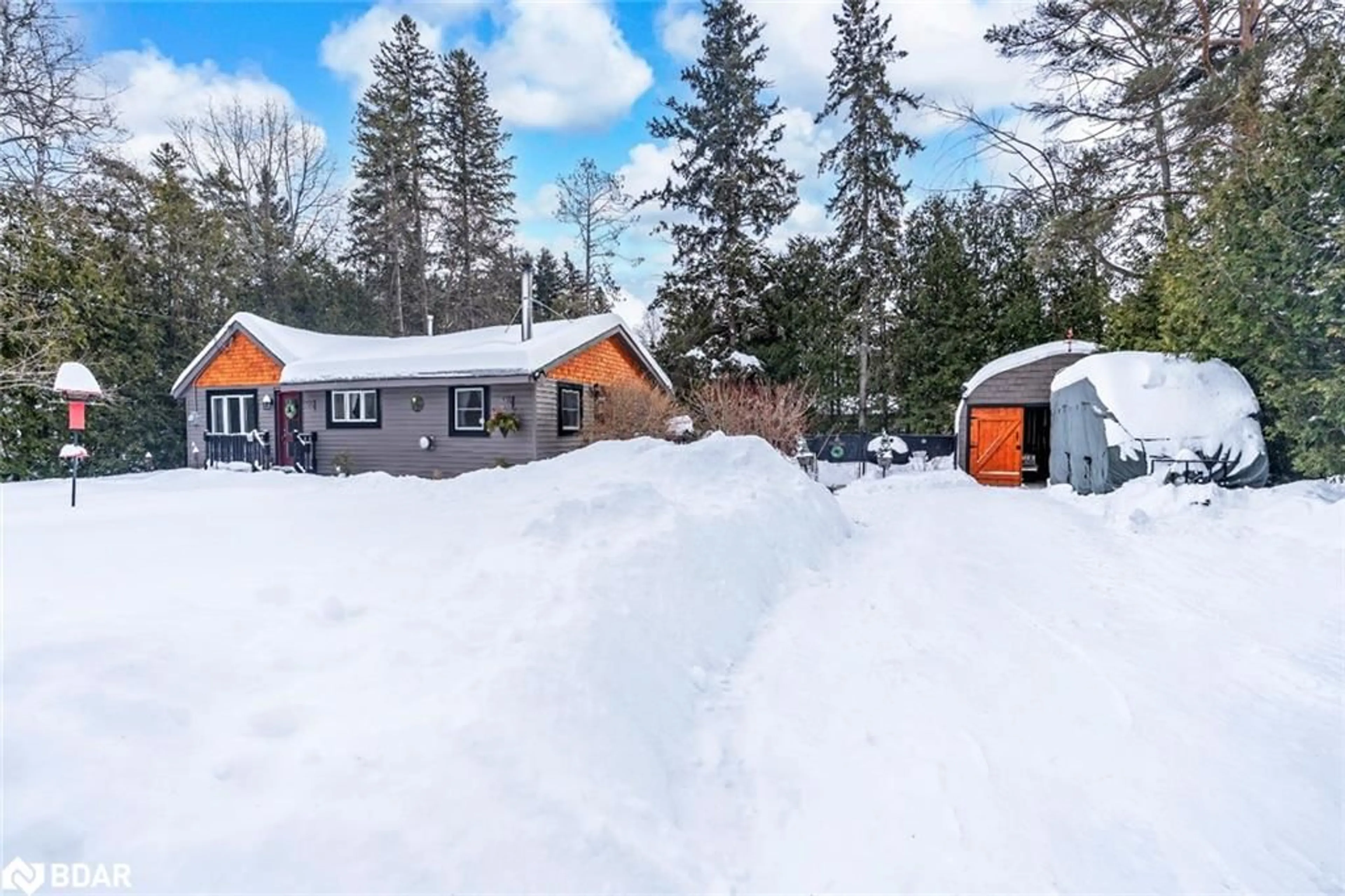 A pic from outside/outdoor area/front of a property/back of a property/a pic from drone, street for 759 Florence Rd, Innisfil Ontario L9S 2E2