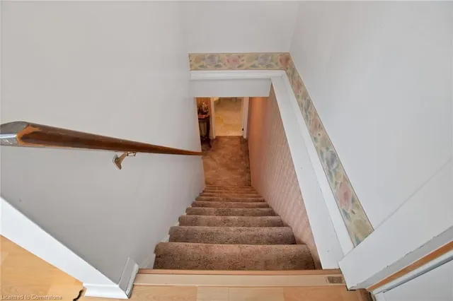 Additional property image - 218 East 44th St