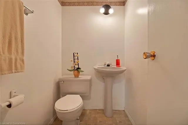 Additional property image - 218 East 44th St