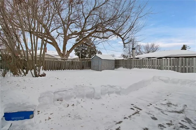Additional property image - 218 East 44th St