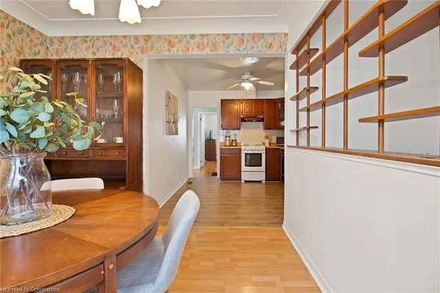 Additional property image - 218 East 44th St