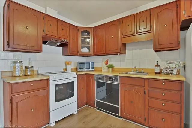 Additional property image - 218 East 44th St