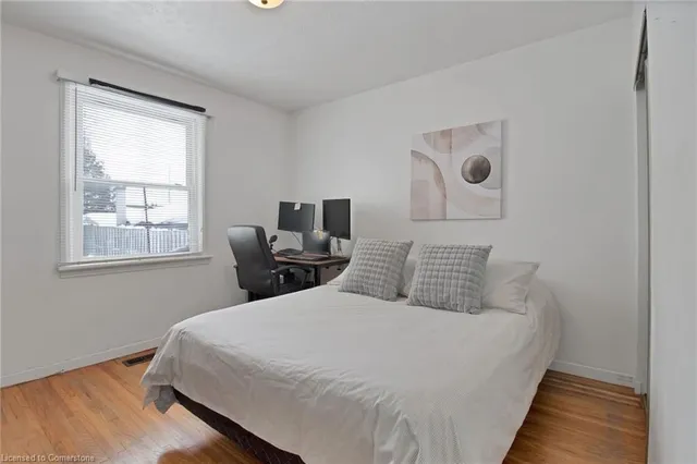 Additional property image - 218 East 44th St