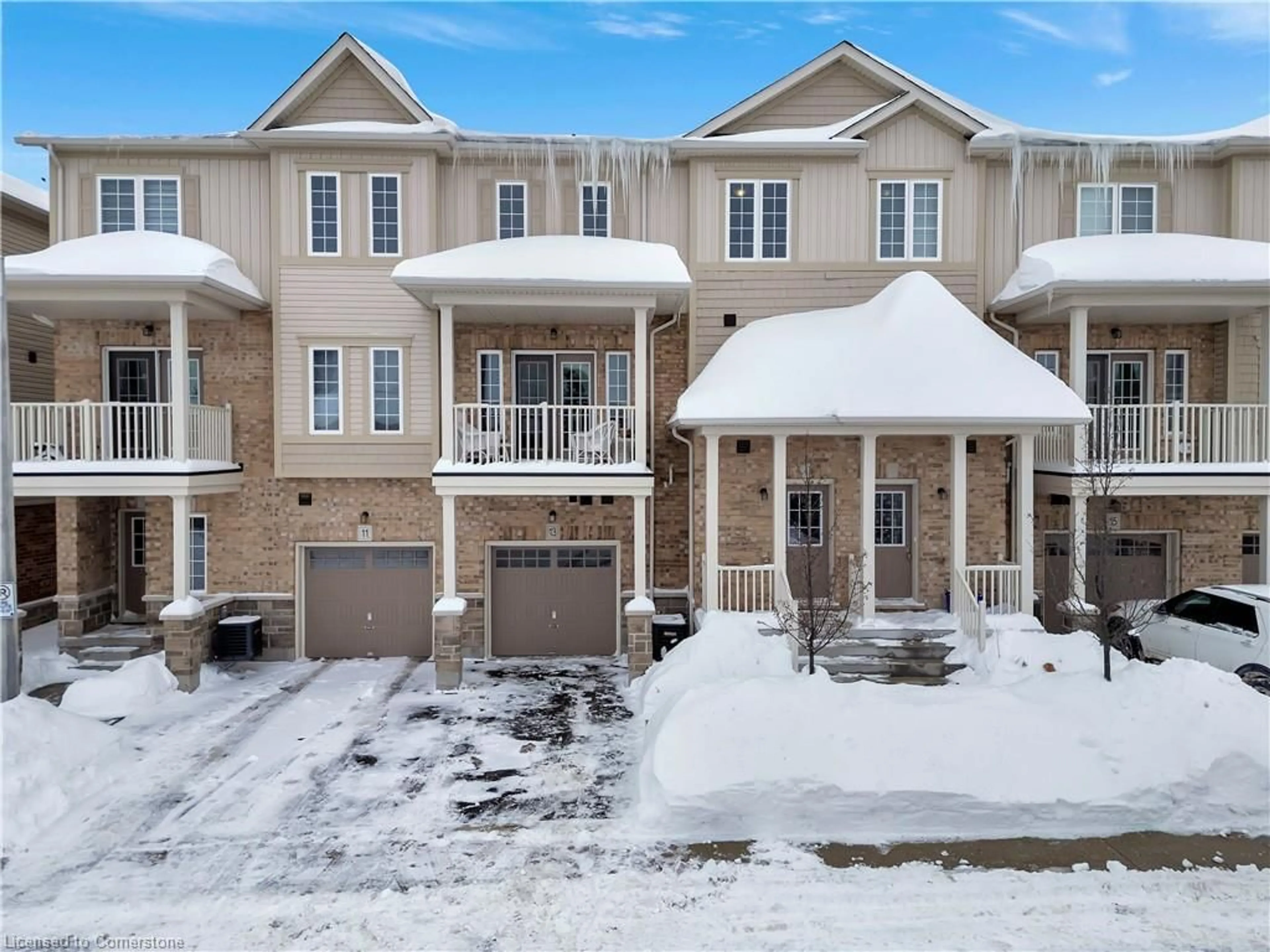 A pic from outside/outdoor area/front of a property/back of a property/a pic from drone, street for 13 Dewberry Drive Dr, Kitchener Ontario N2B 0A9