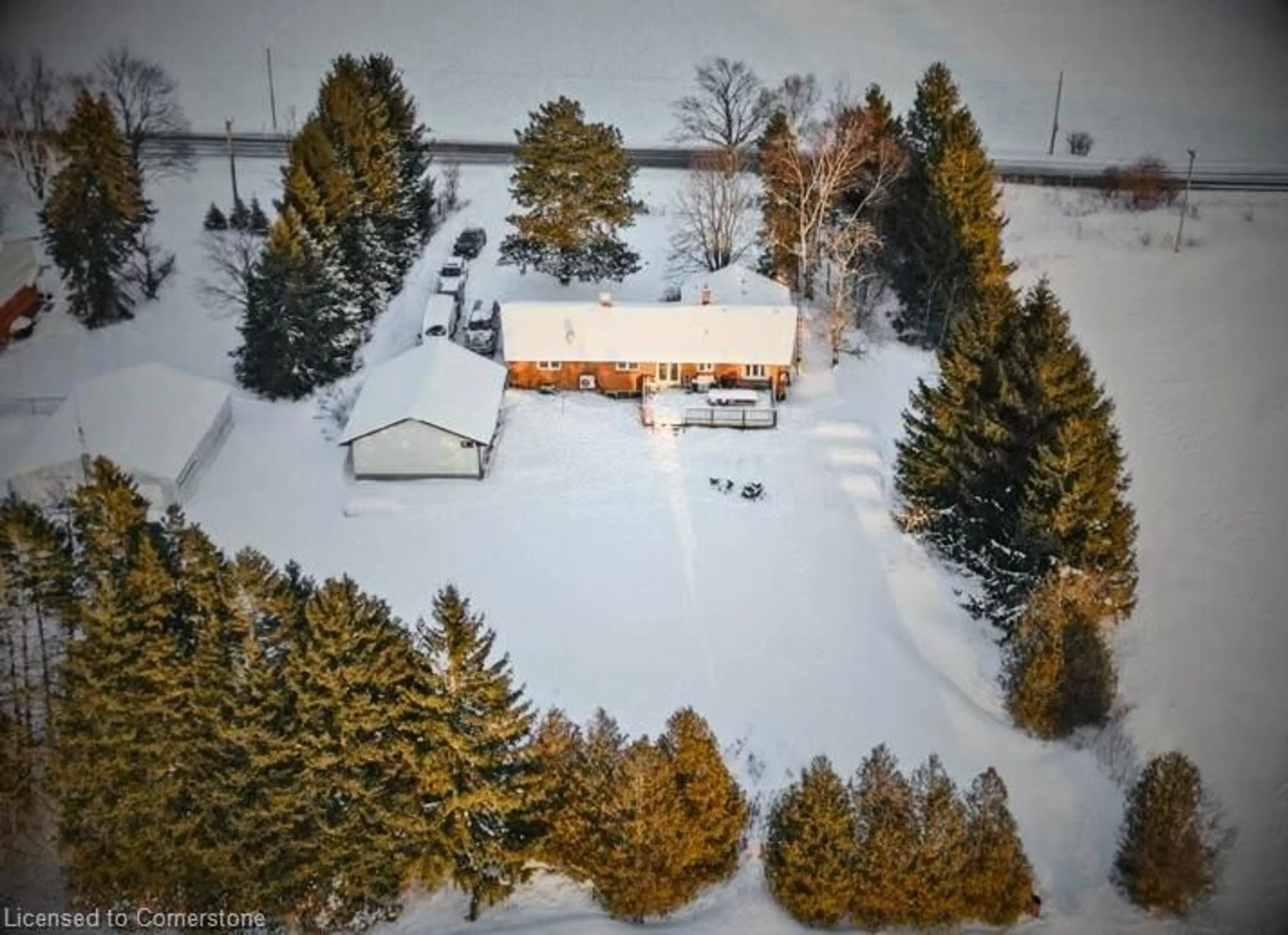 A pic from outside/outdoor area/front of a property/back of a property/a pic from drone, unknown for 858 Trinity Rd, Ancaster Ontario L0R 1R0