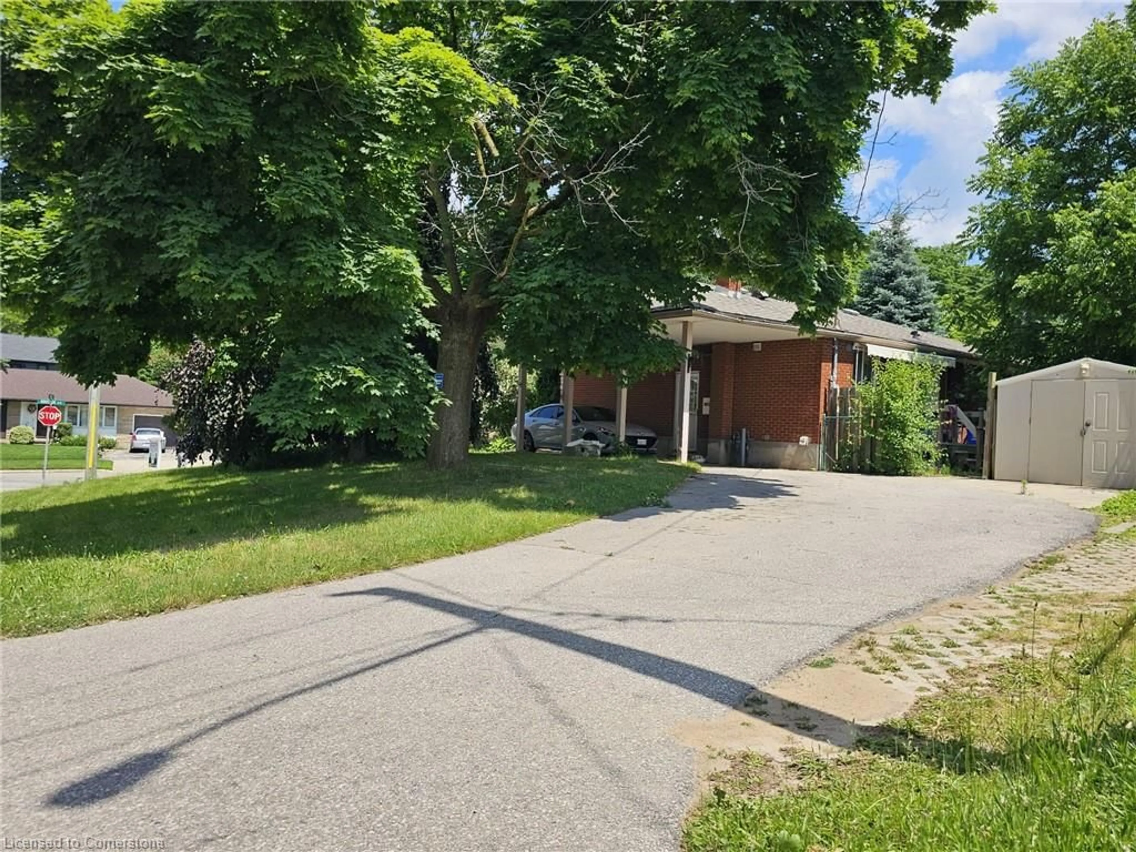 A pic from outside/outdoor area/front of a property/back of a property/a pic from drone, street for 168 Winston Blvd, Cambridge Ontario N3C 1M2