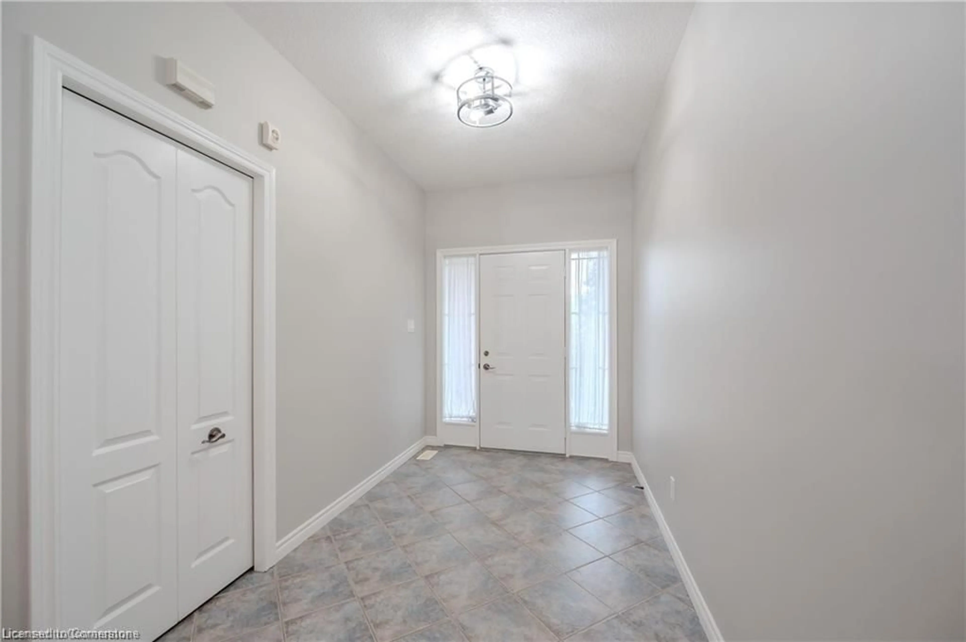 Indoor entryway for 87 Stonecroft Way, New Hamburg Ontario N3A 4J5