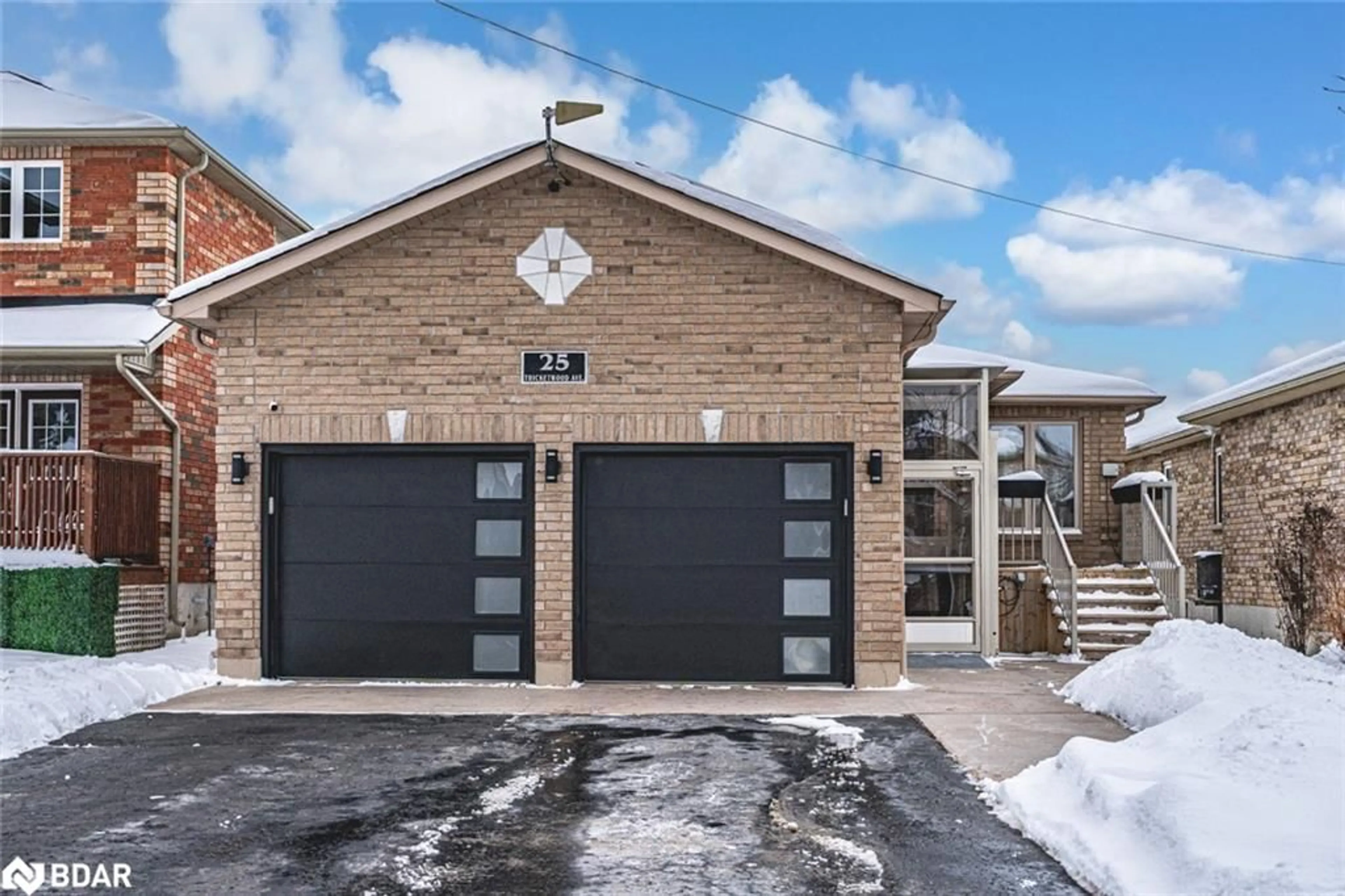 Home with brick exterior material, street for 25 Thicketwood Ave, Barrie Ontario L4N 5Y3