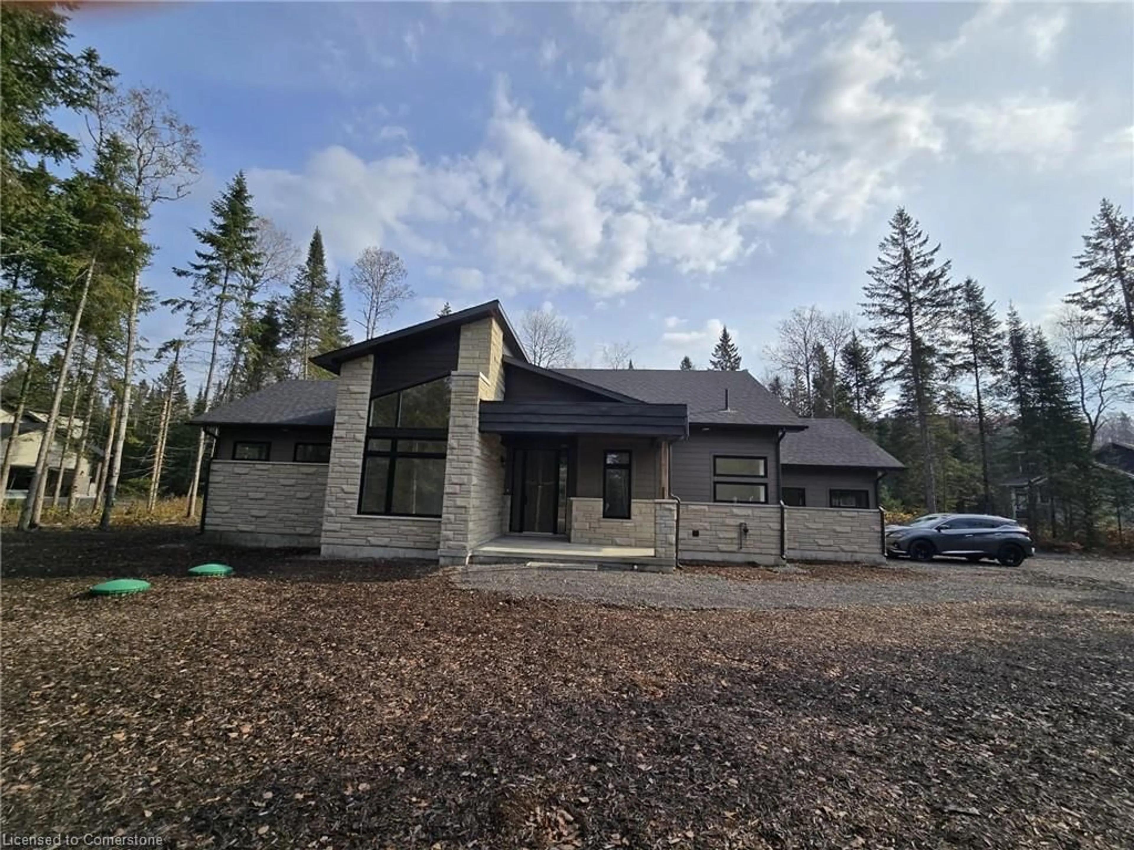 A pic from outside/outdoor area/front of a property/back of a property/a pic from drone, unknown for 1007 Kingsridge Crt, Huntsville Ontario P1H 0K1