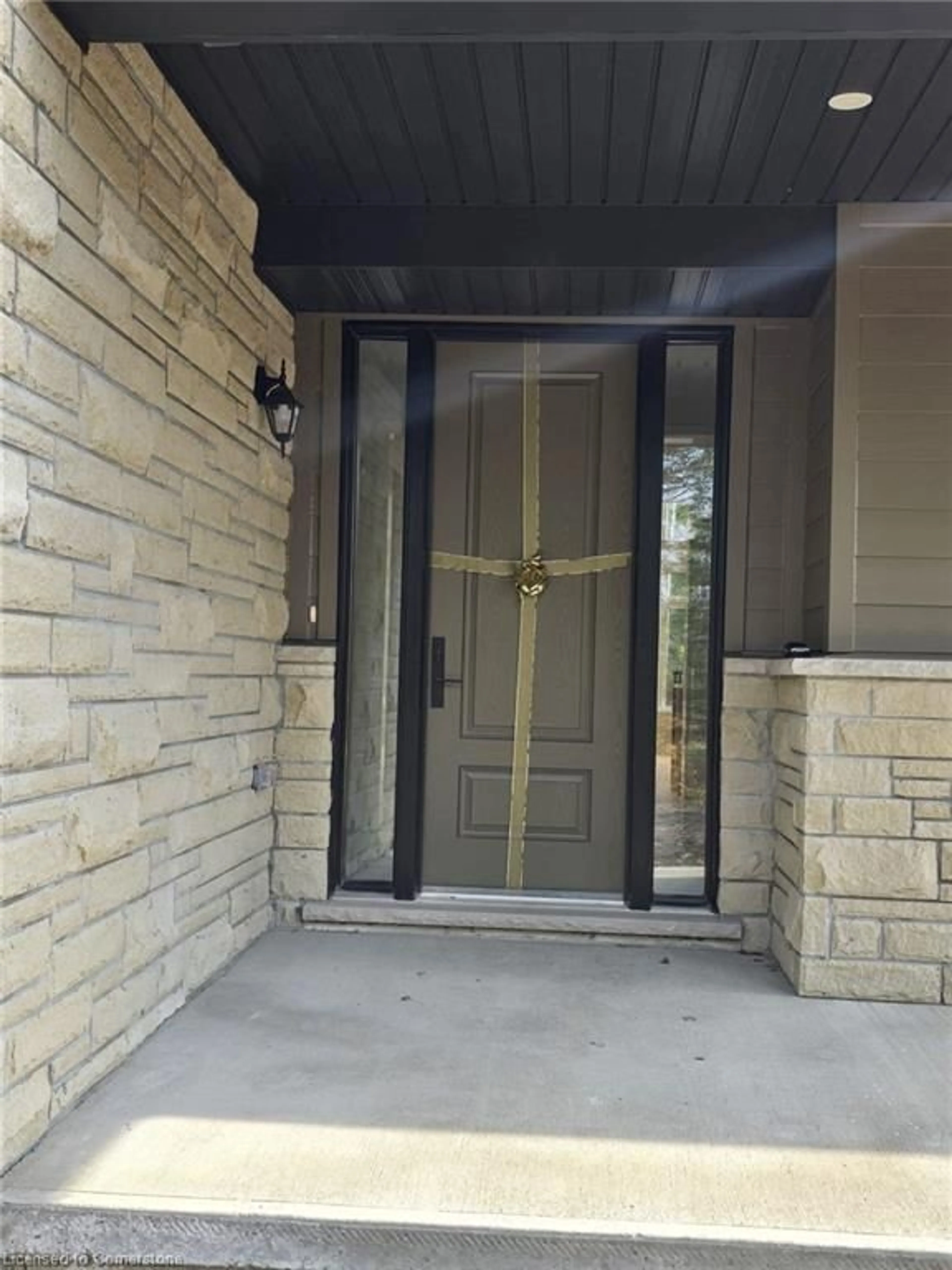 Indoor entryway for 1007 Kingsridge Crt, Huntsville Ontario P1H 0K1