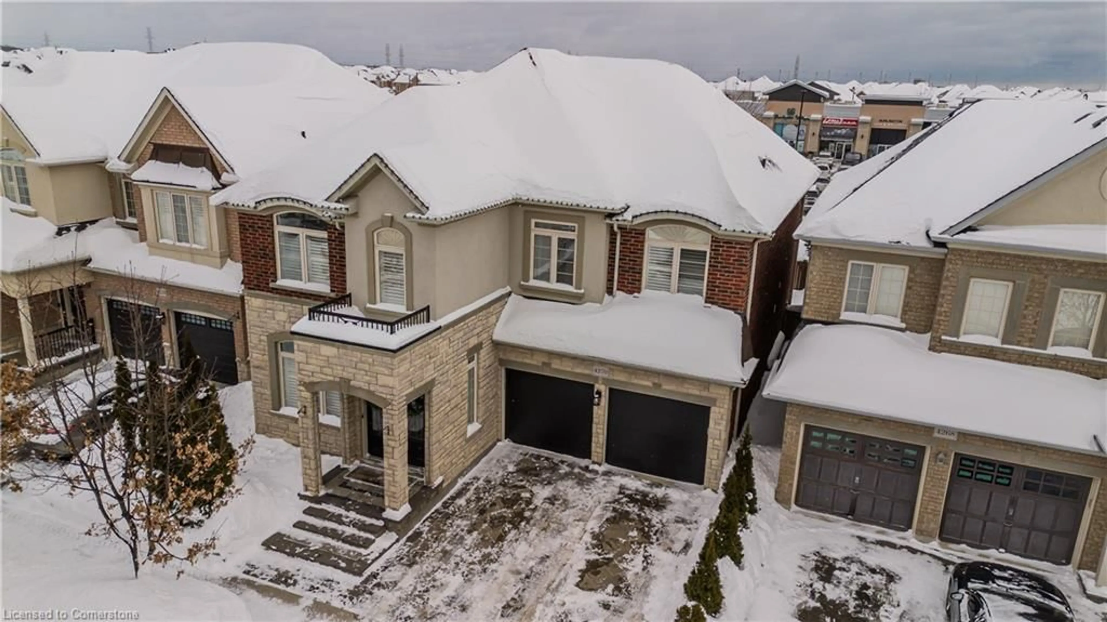 A pic from outside/outdoor area/front of a property/back of a property/a pic from drone, street for 4270 Carrick St, Burlington Ontario L7M 0N3