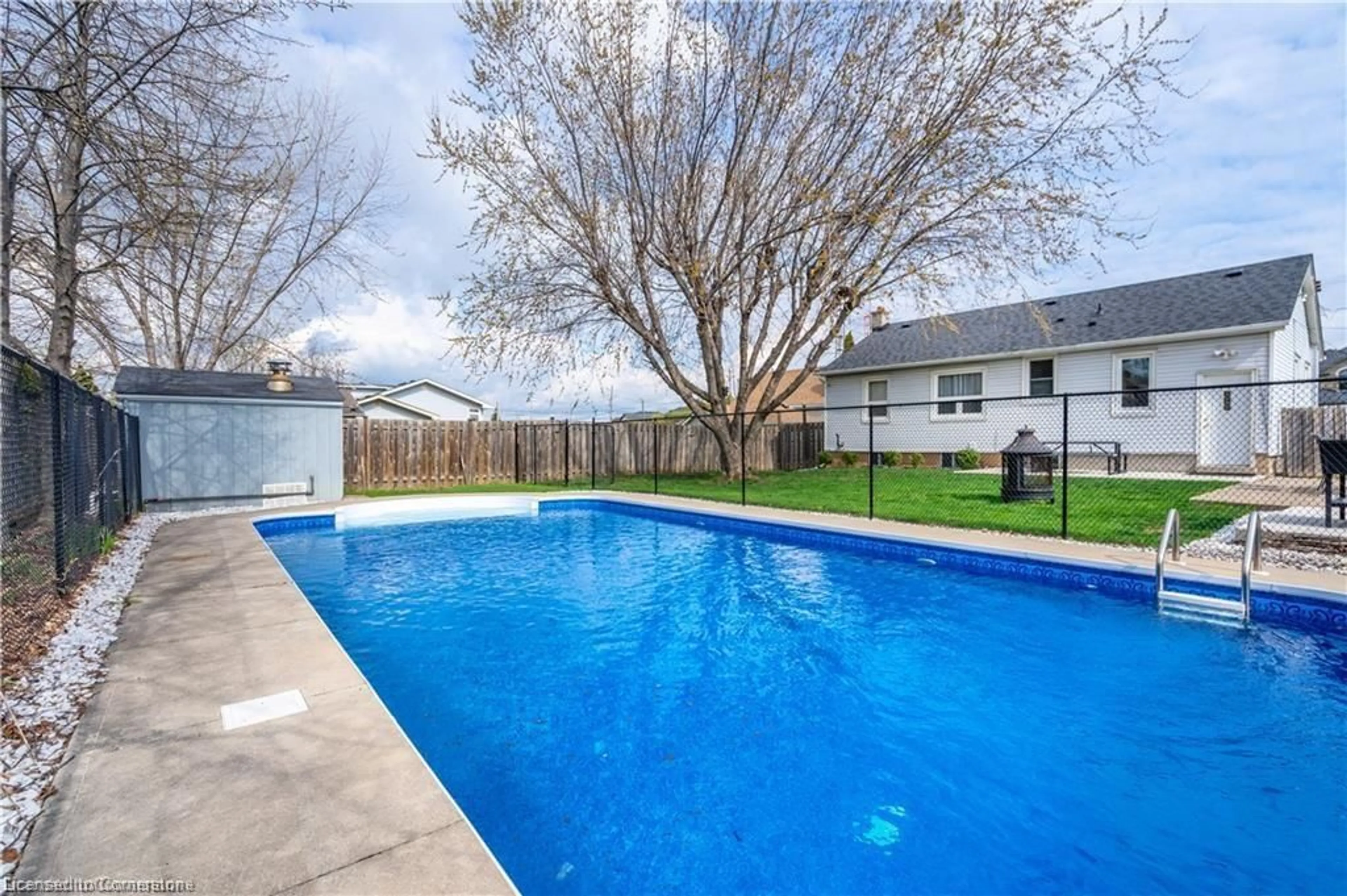 Pool for 1300 Barton St, Stoney Creek Ontario L8E 5L4