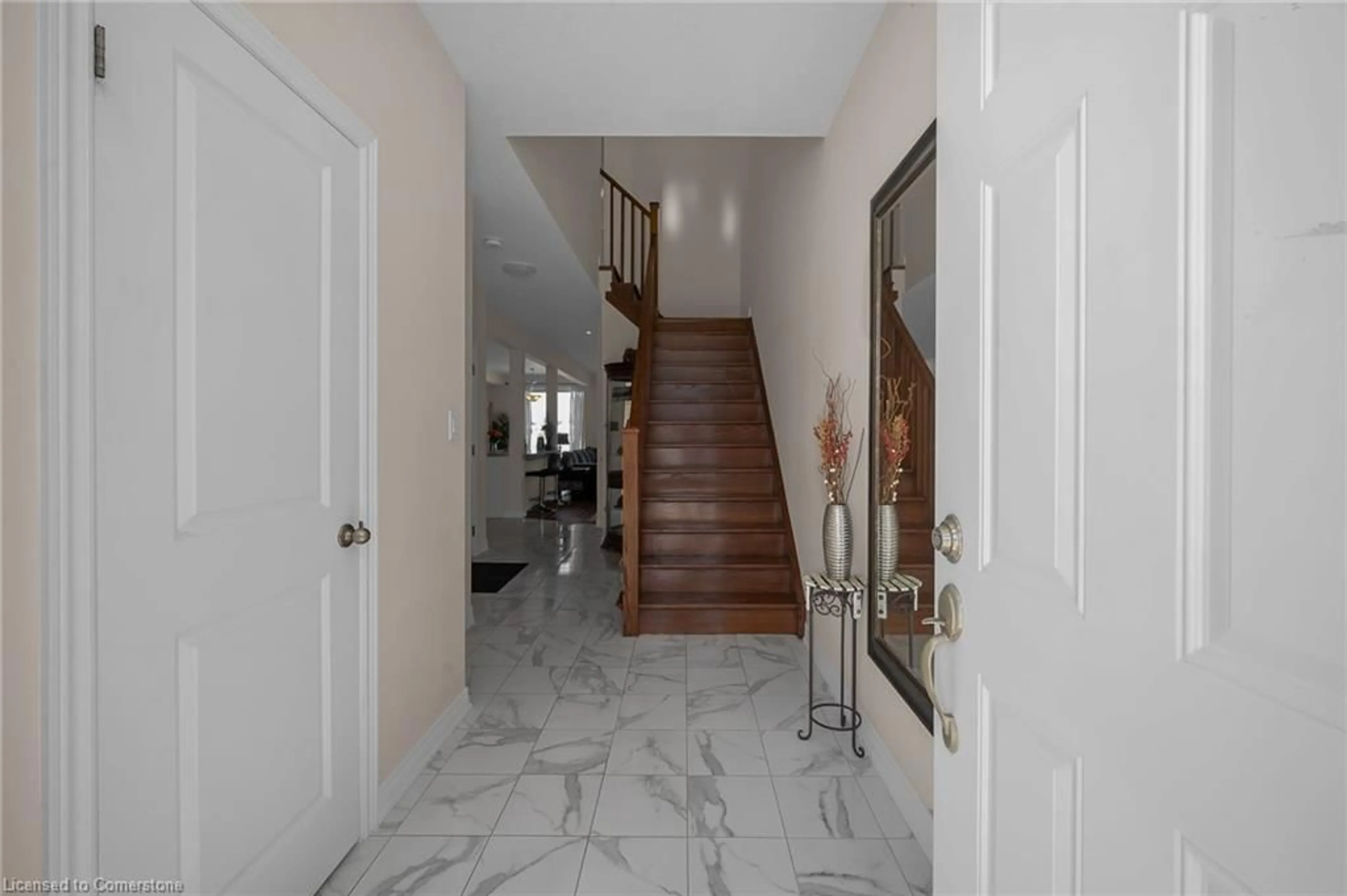 Indoor foyer for 3 Callon Dr, Ancaster Ontario L9K 0J8