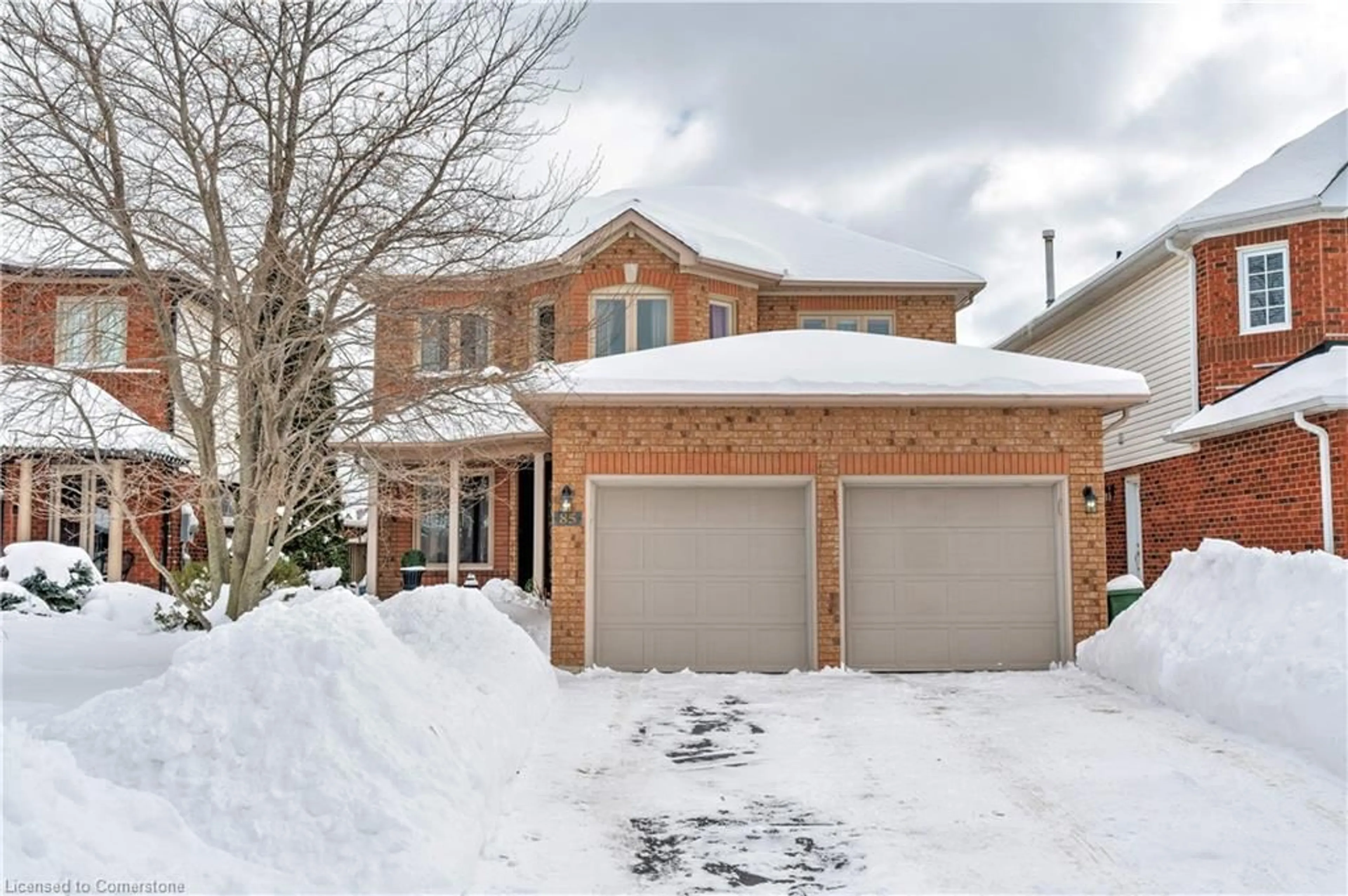 Home with brick exterior material, street for 85 Chatsworth Cres, Waterdown Ontario L8B 0N7