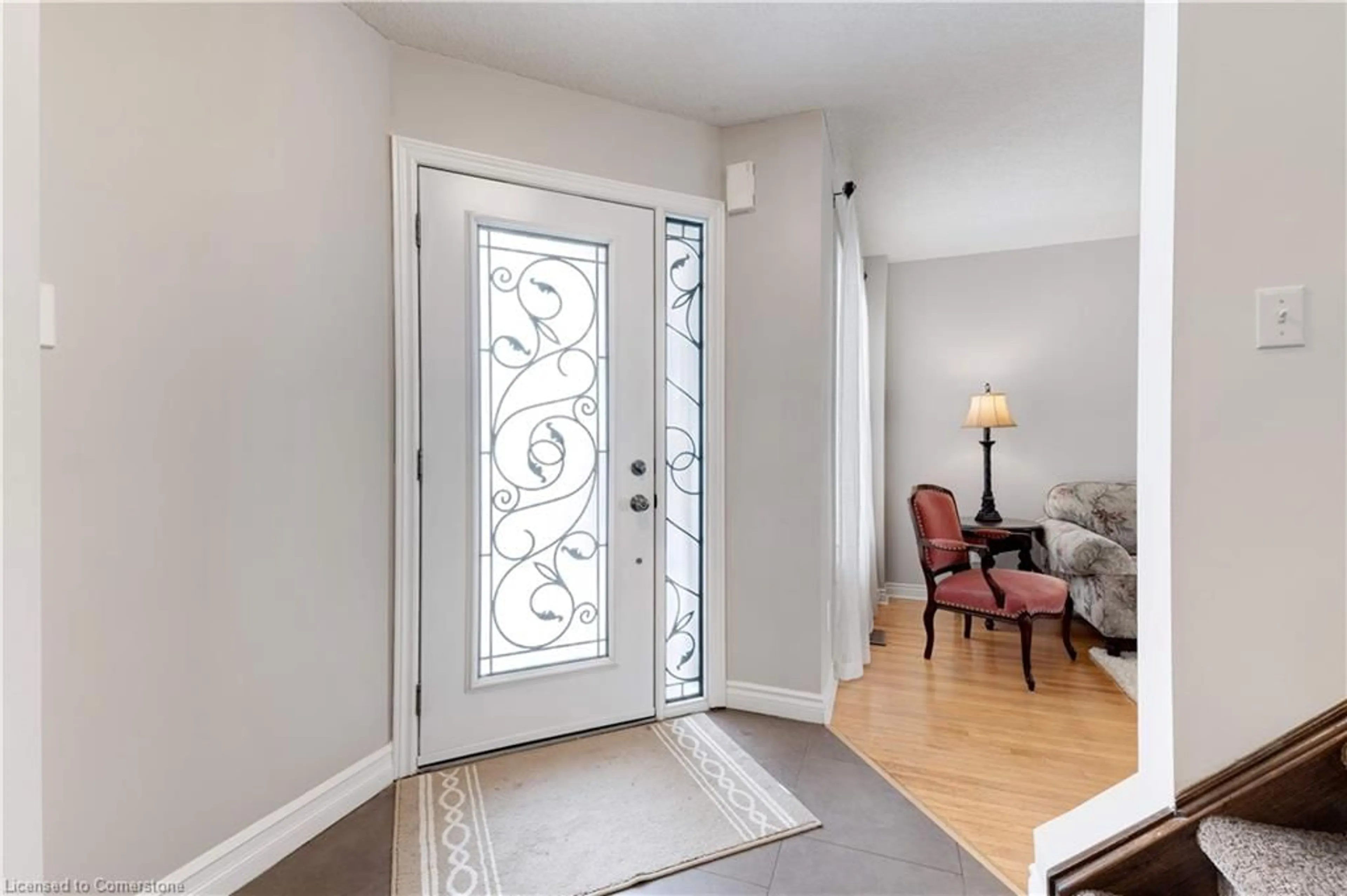 Indoor entryway for 85 Chatsworth Cres, Waterdown Ontario L8B 0N7