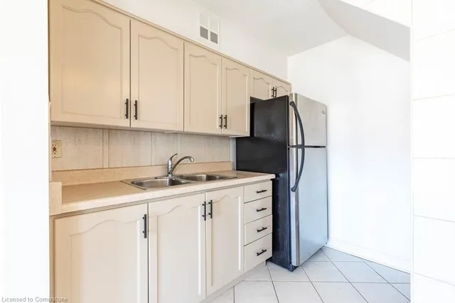 Additional property image - 10 John St Unit 605