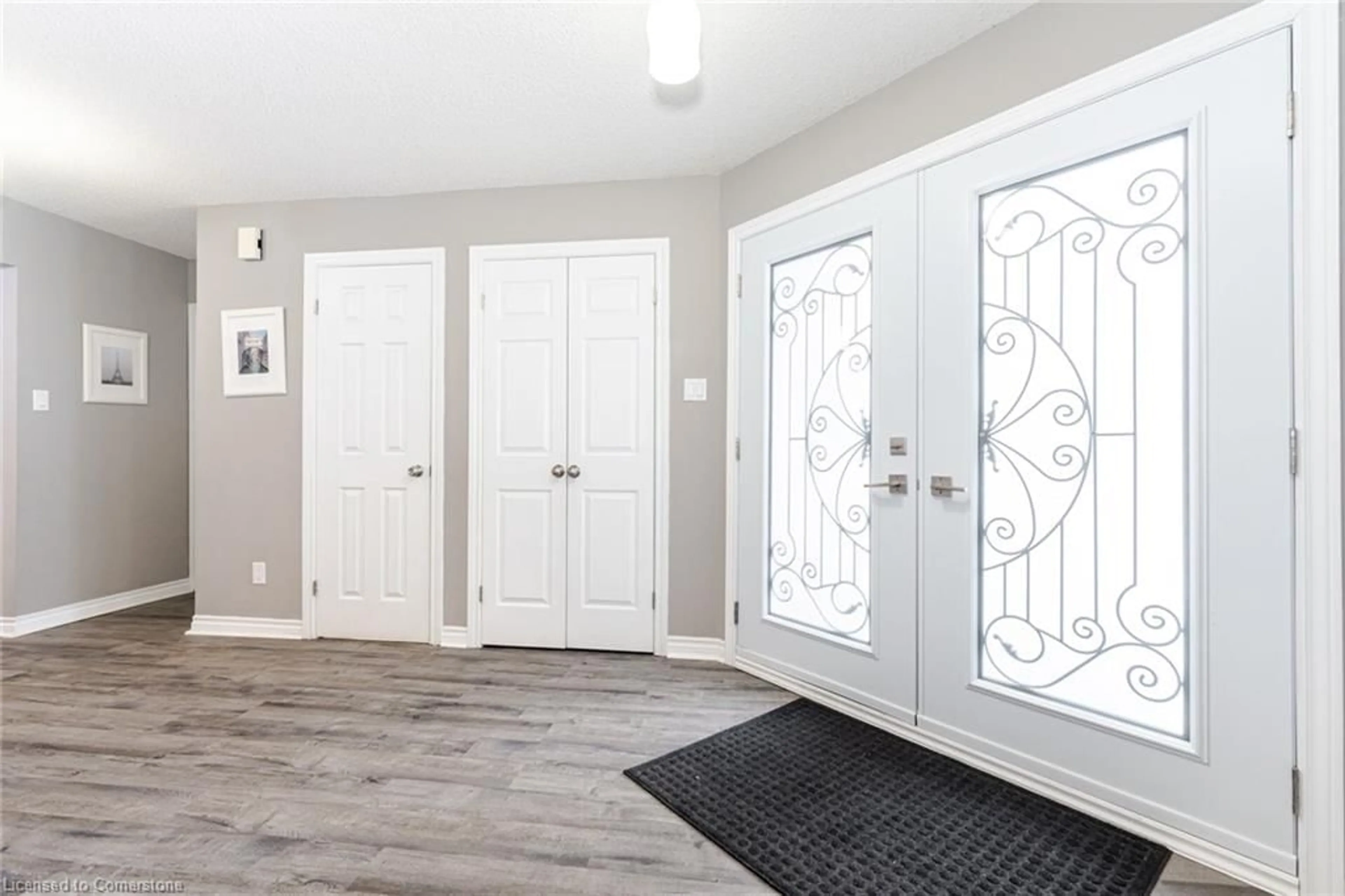 Indoor entryway for 20 Iris Cres, Brampton Ontario L6Z 3H7