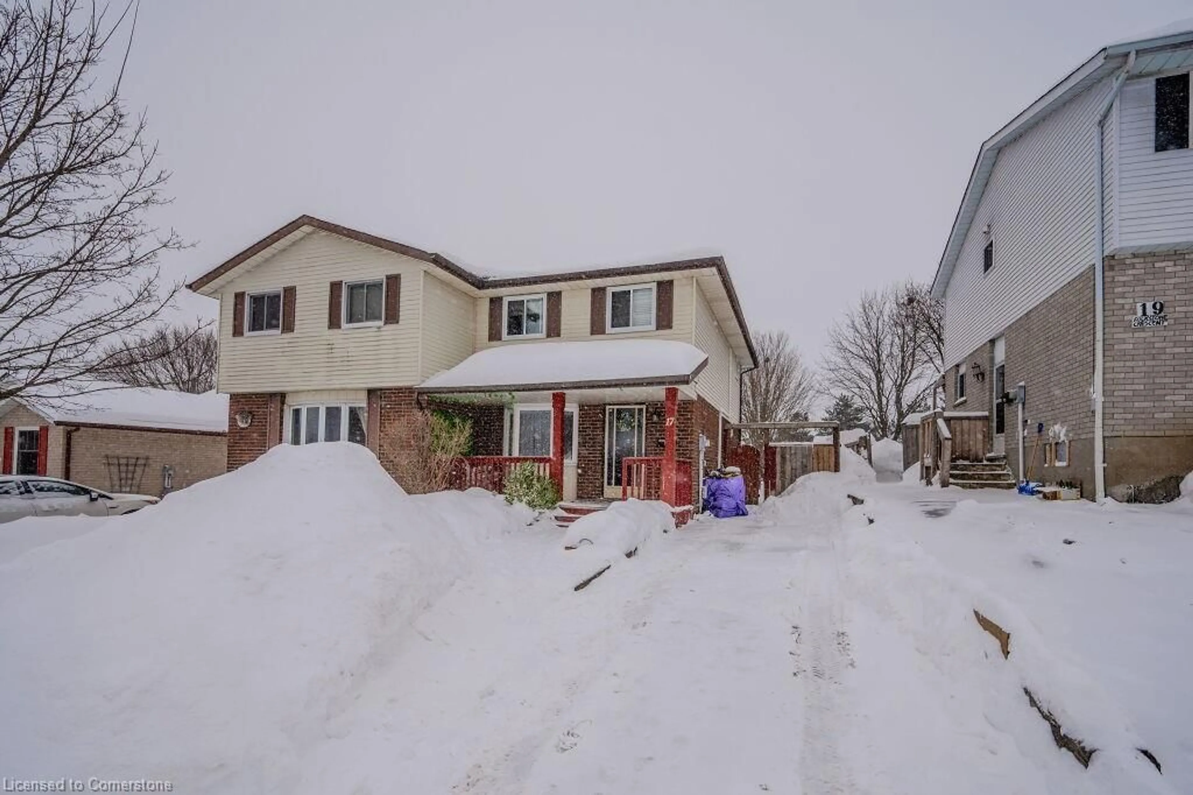 A pic from outside/outdoor area/front of a property/back of a property/a pic from drone, street for 17 Folkstone Cres, Kitchener Ontario N2E 2T1