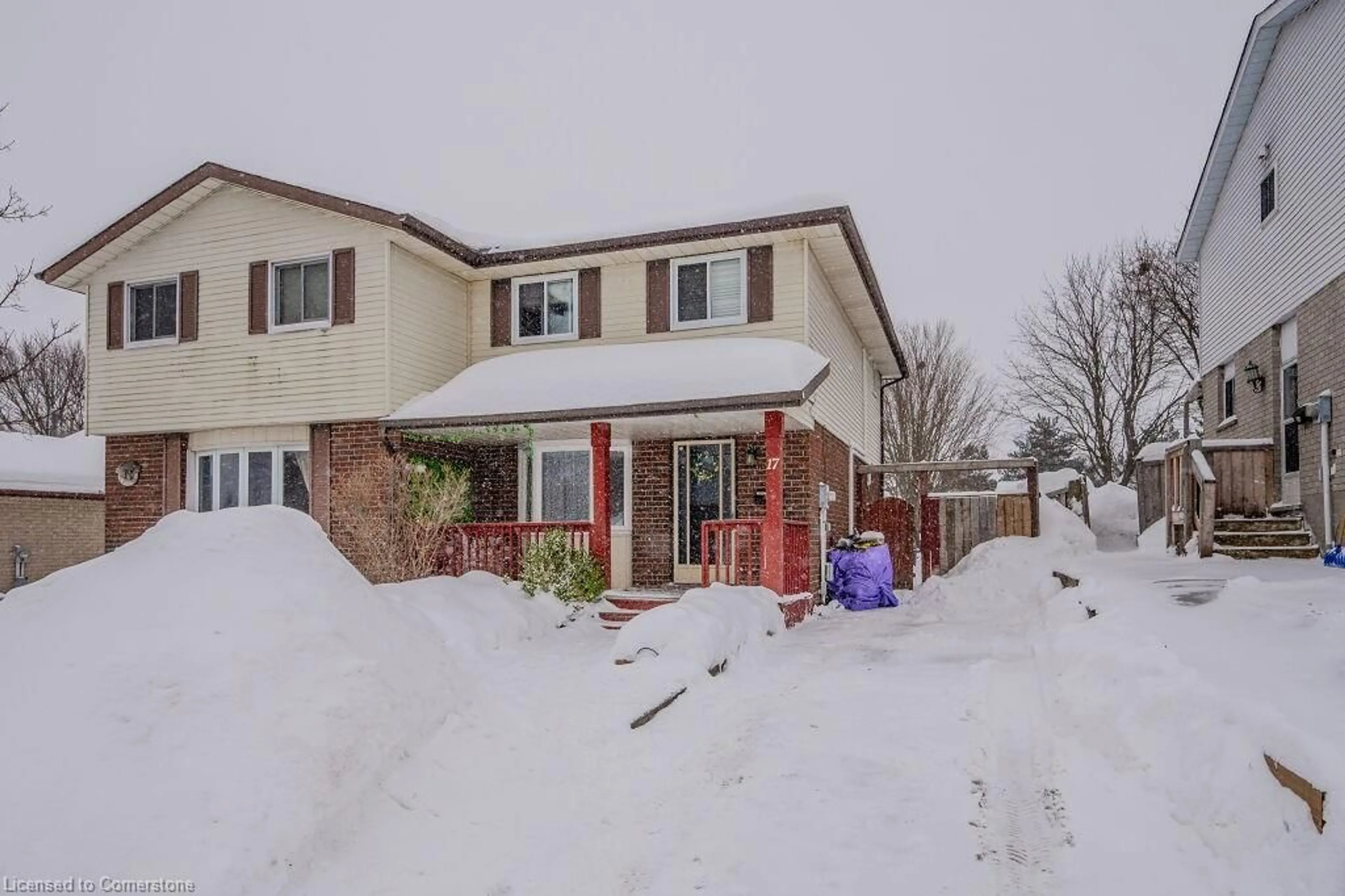 A pic from outside/outdoor area/front of a property/back of a property/a pic from drone, street for 17 Folkstone Cres, Kitchener Ontario N2E 2T1