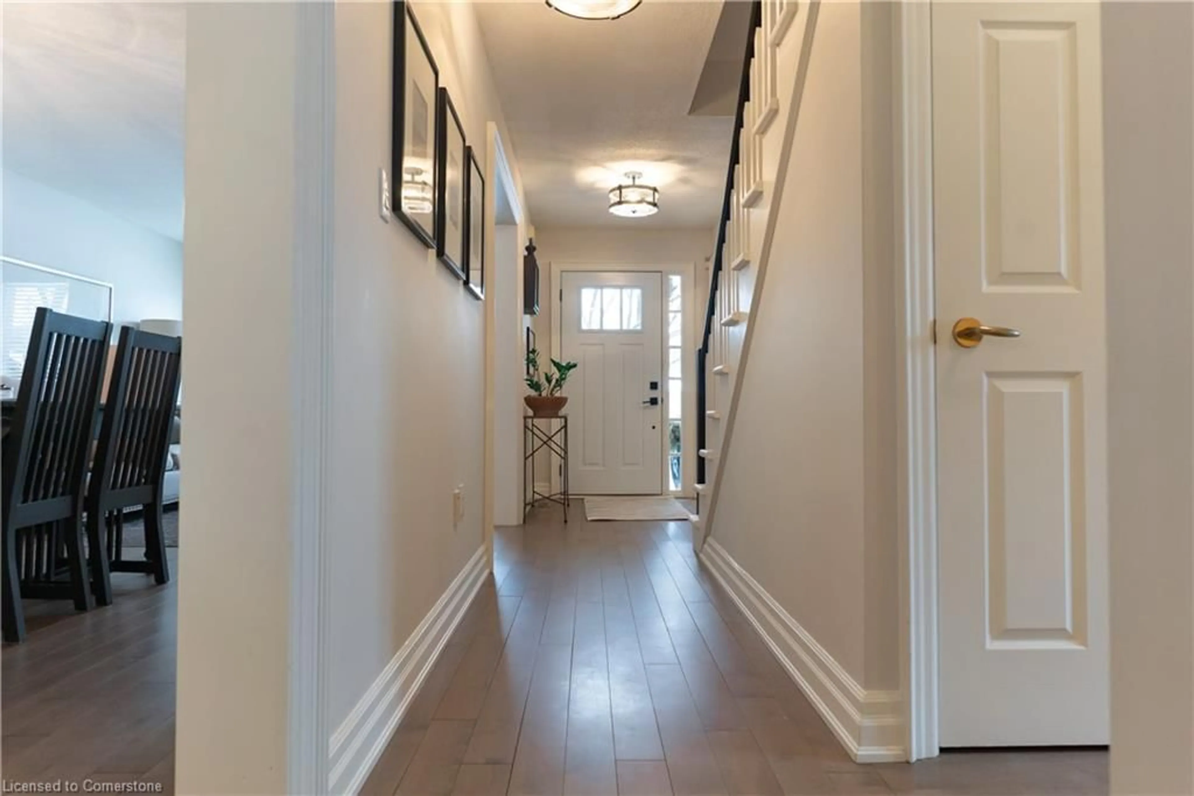 Indoor entryway for 45 Richmond Cres, Stoney Creek Ontario L8E 5T9