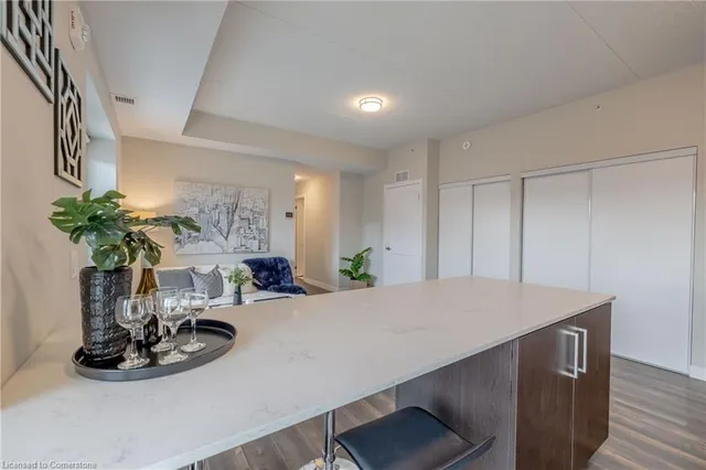 Additional property image - 15 Queen St Unit 902