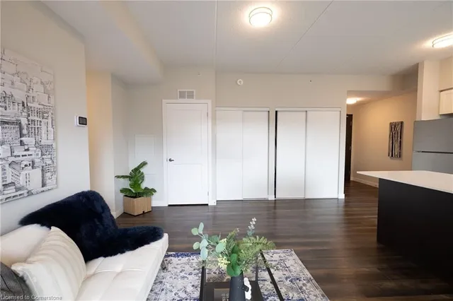 Additional property image - 15 Queen St Unit 902