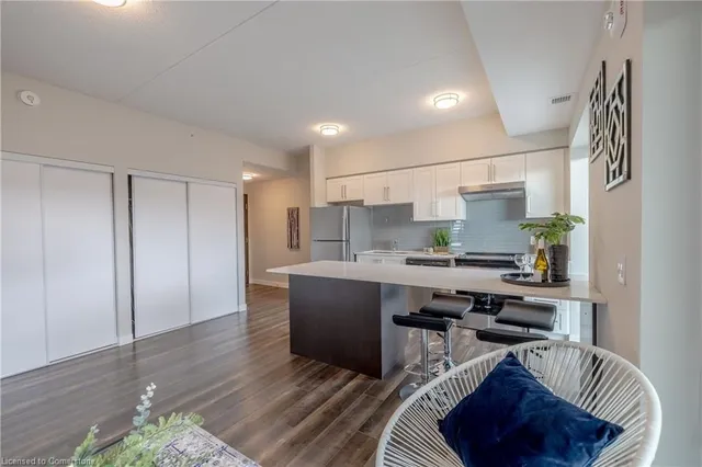 Additional property image - 15 Queen St Unit 902