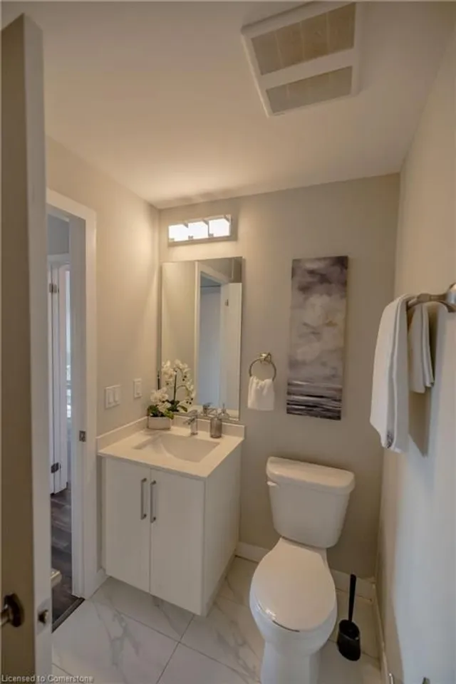 Additional property image - 15 Queen St Unit 902