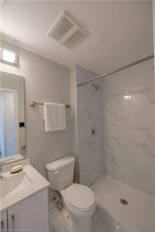 Additional property image - 15 Queen St Unit 902