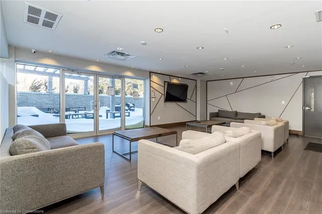 Additional property image - 16 Markle Cres Unit 211