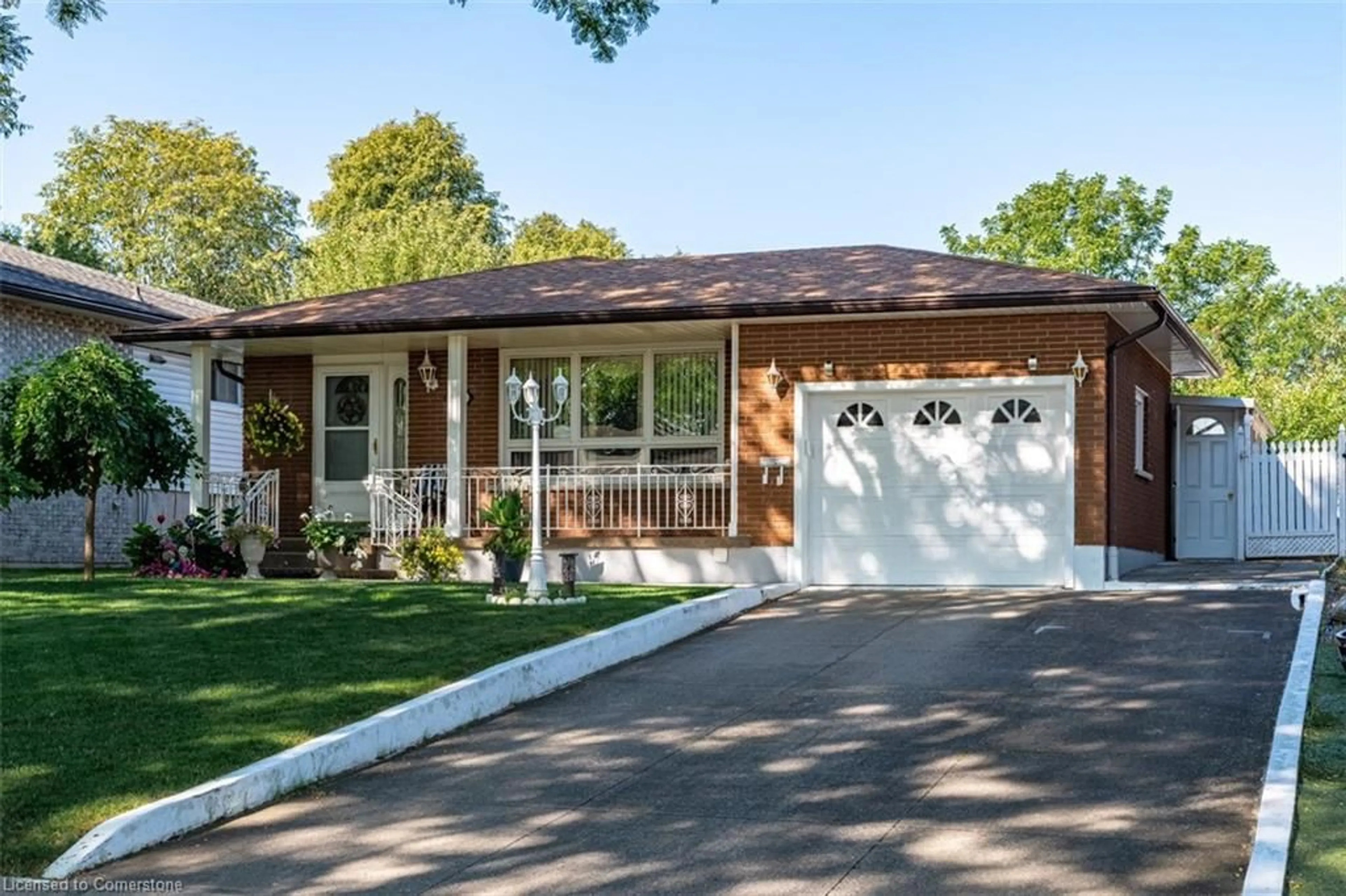 Home with brick exterior material, street for 5061 University Ave, Niagara Falls Ontario L2E 7B2