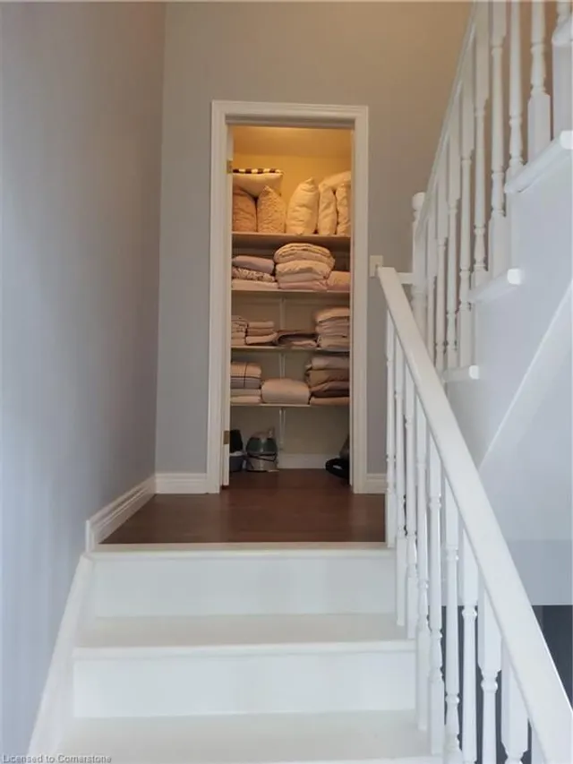 Additional property image - 18 Rideau Cres