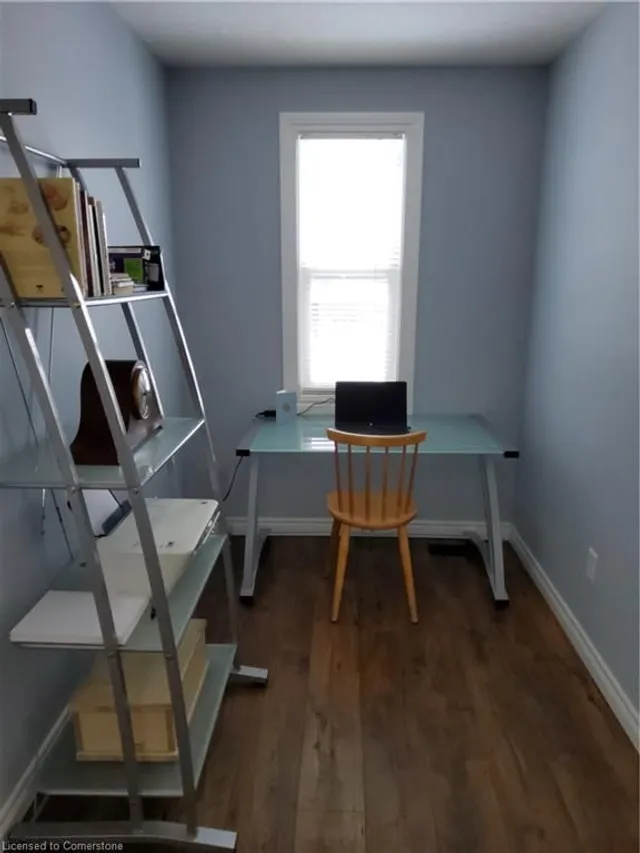 Additional property image - 18 Rideau Cres