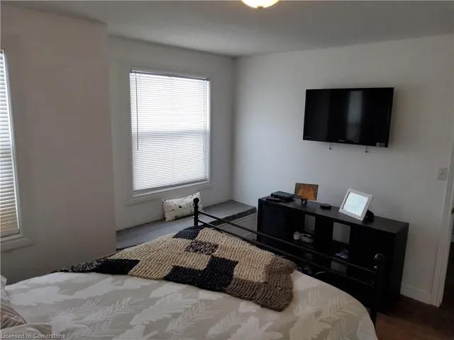 Additional property image - 18 Rideau Cres