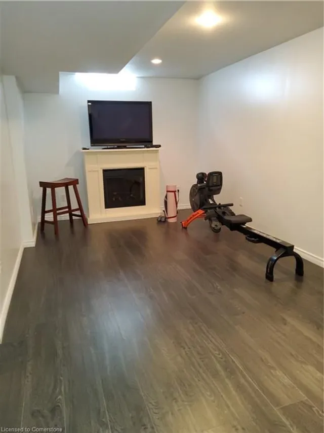 Additional property image - 18 Rideau Cres
