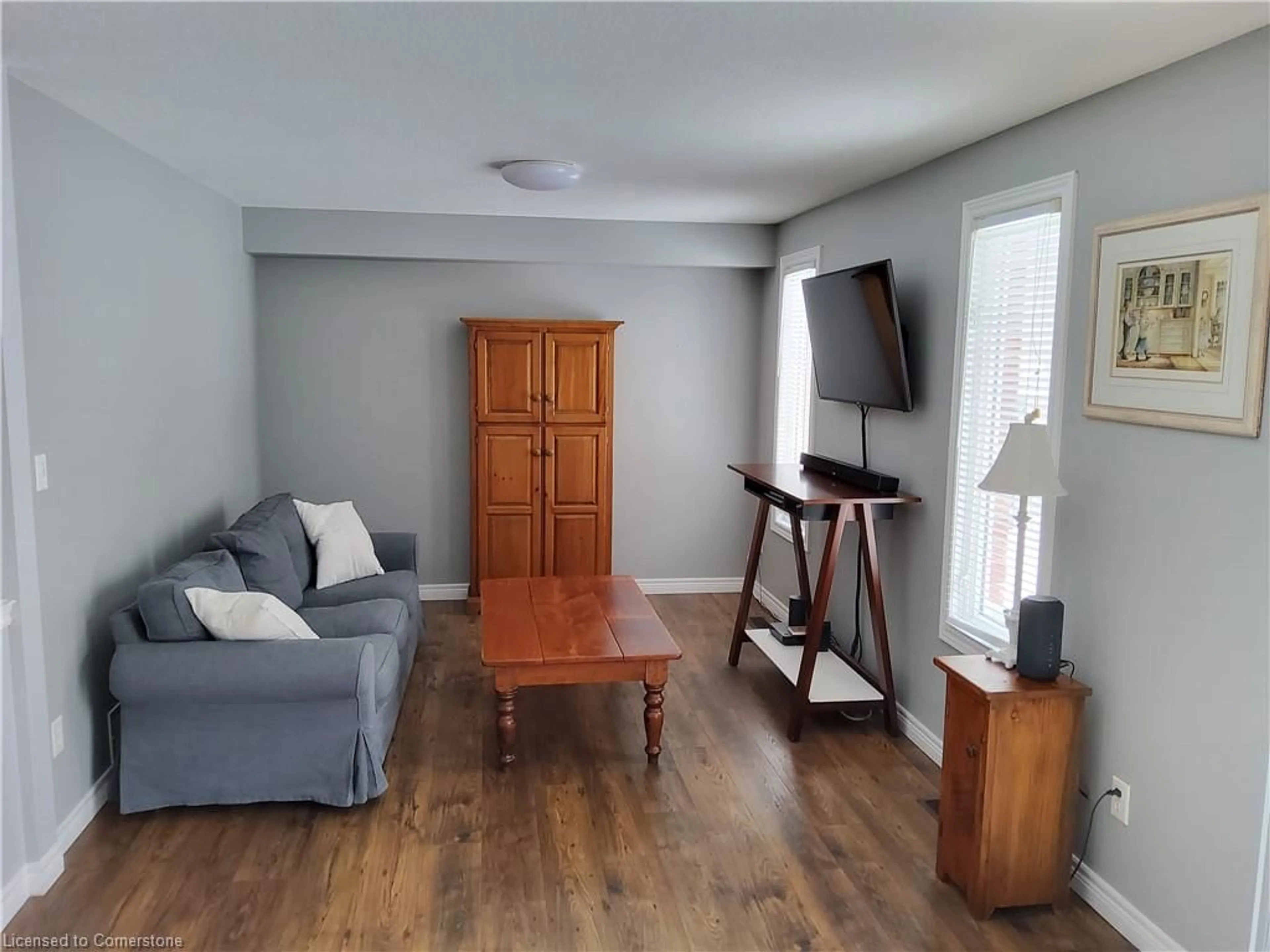 Living room with furniture, wood/laminate floor for 18 Rideau Cres, Hamilton Ontario L8T 2S9