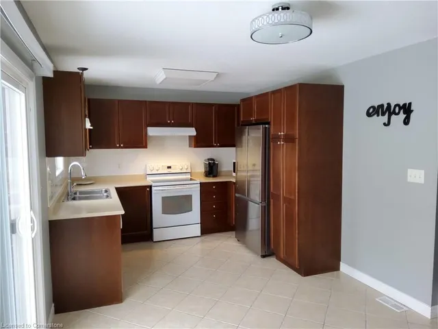 Additional property image - 18 Rideau Cres