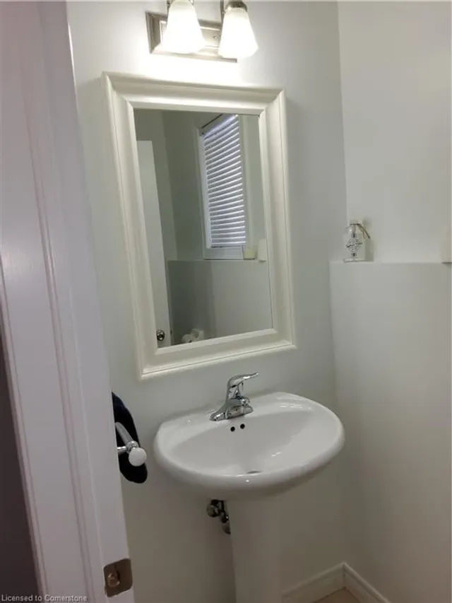 Additional property image - 18 Rideau Cres