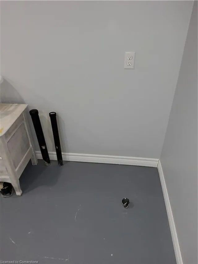 Additional property image - 18 Rideau Cres