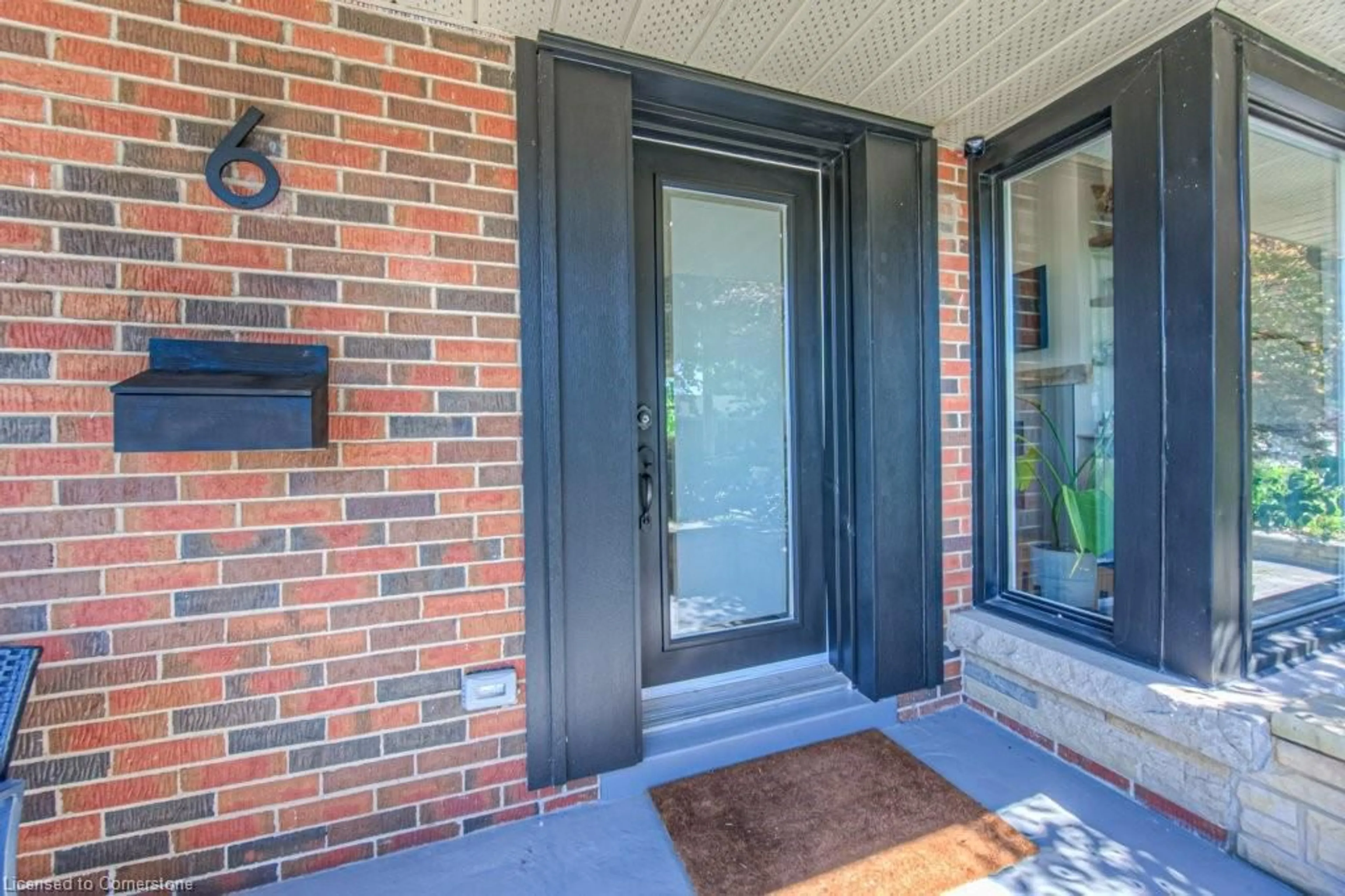 Indoor entryway for 6 Shirley St, Dundas Ontario L9H 4S3