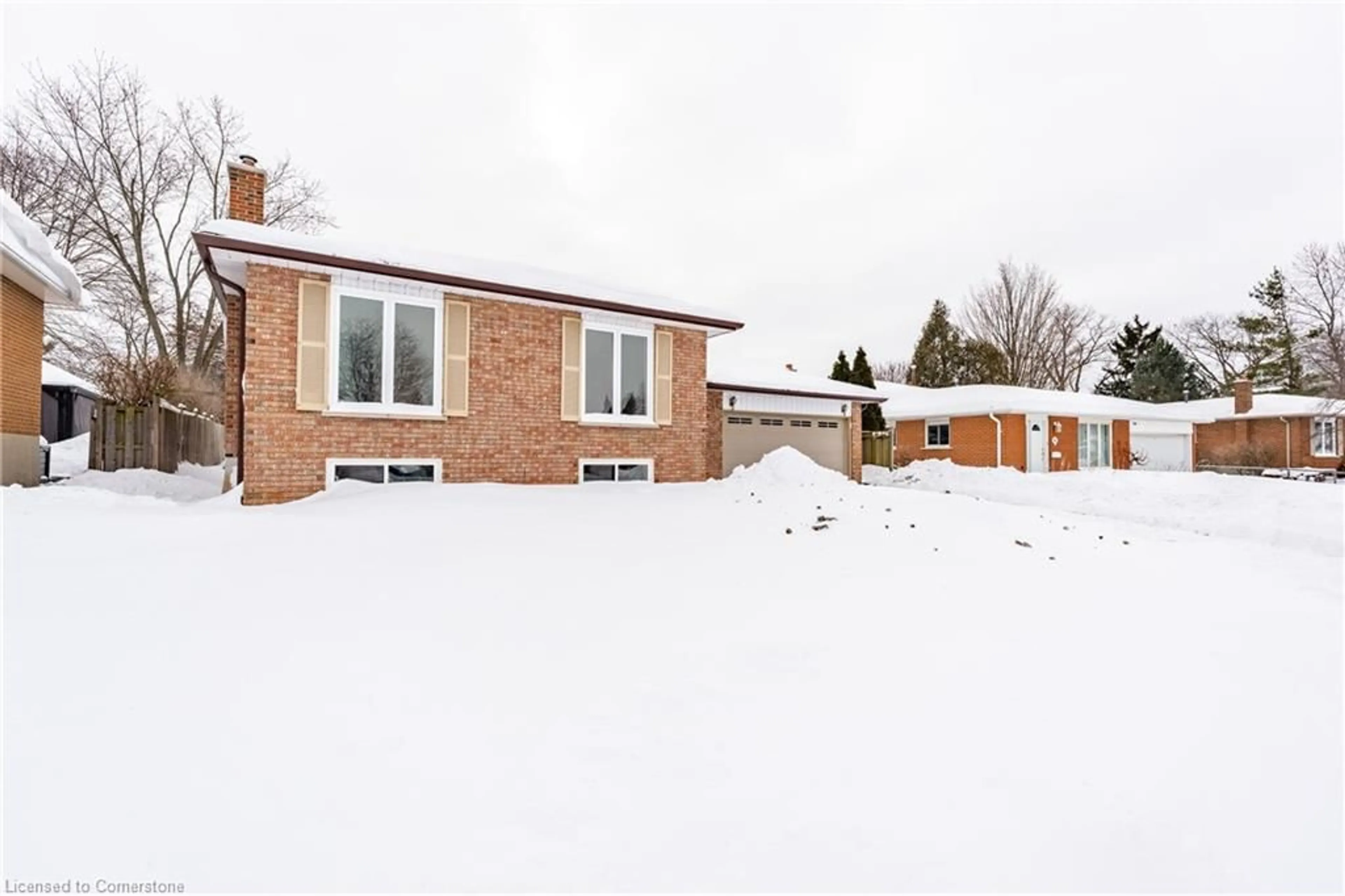 A pic from outside/outdoor area/front of a property/back of a property/a pic from drone, street for 12 Ashdale Crt, Waterdown Ontario L0R 2H3