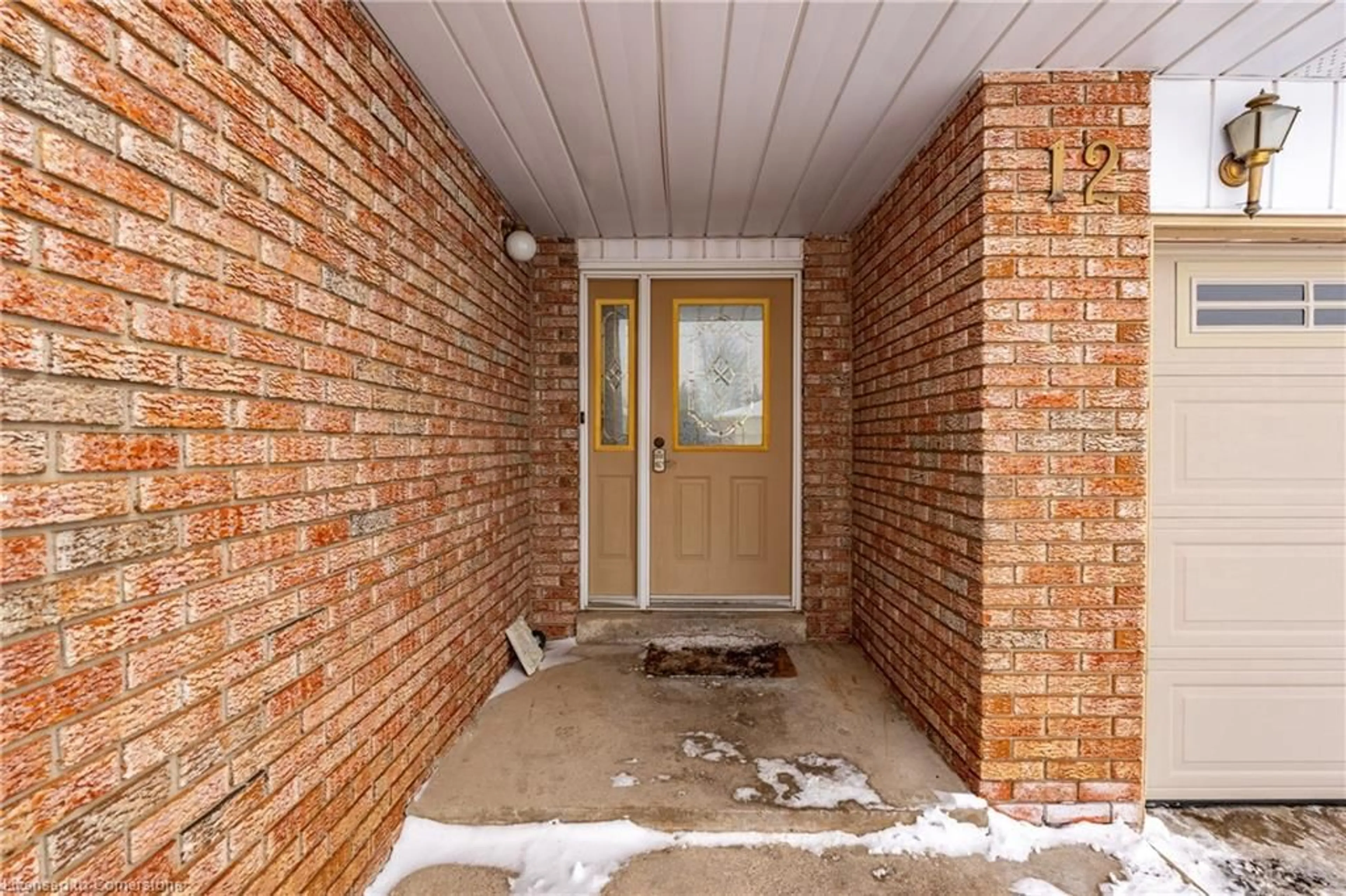 Indoor entryway for 12 Ashdale Crt, Waterdown Ontario L0R 2H3