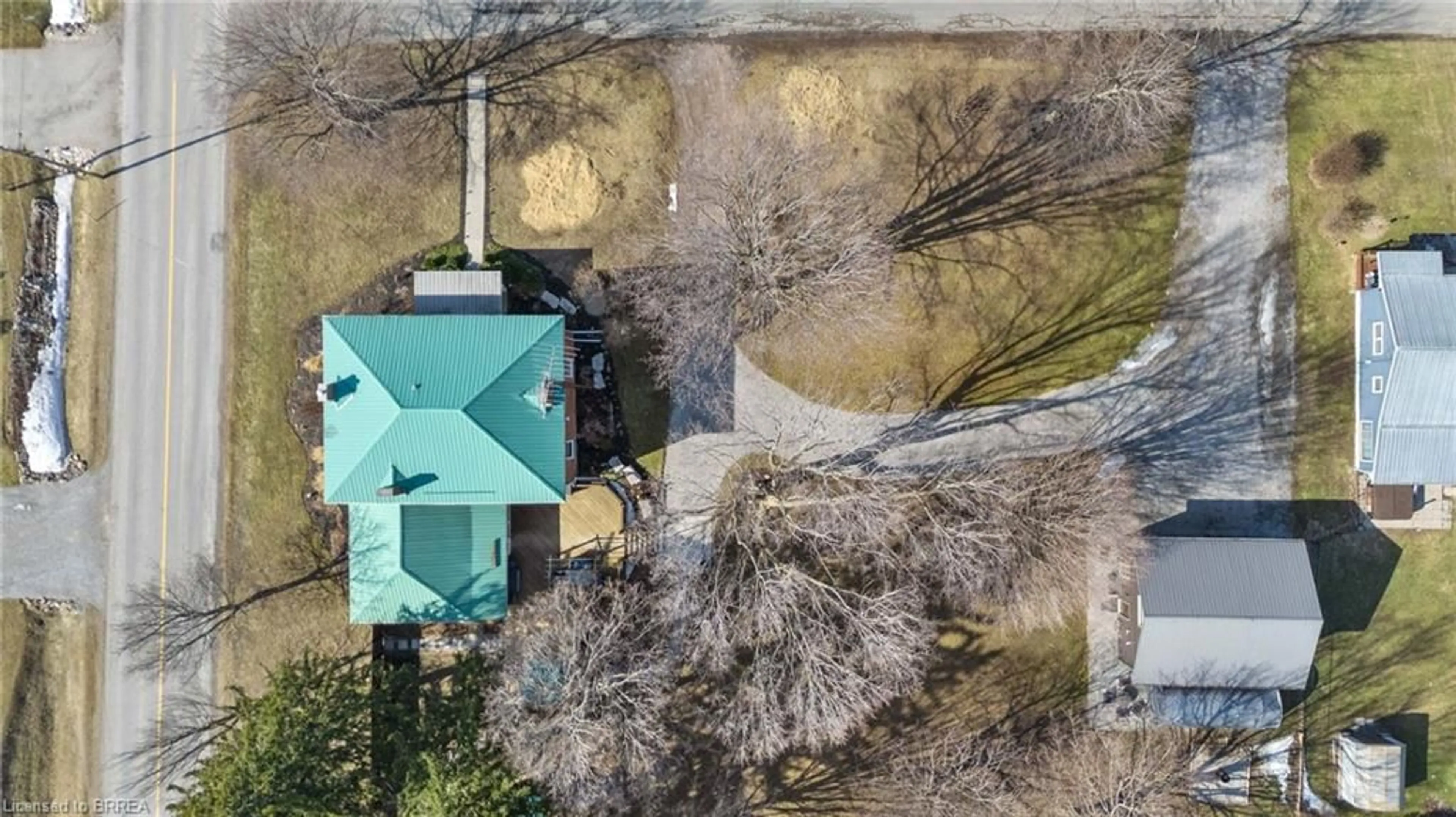 A pic from outside/outdoor area/front of a property/back of a property/a pic from drone, unknown for 4 Murray St, Vittoria Ontario N0E 1W0