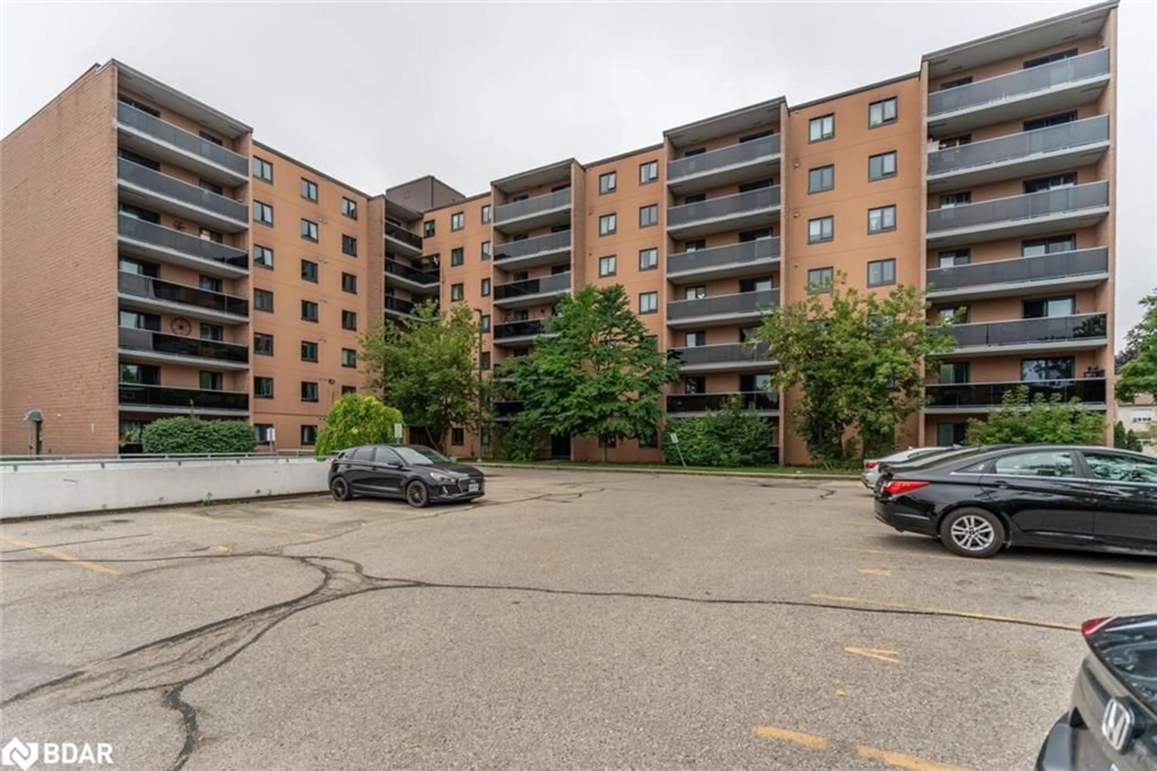 Patio, street for 29 West Ave #302, Kitchener Ontario N2M 5E4