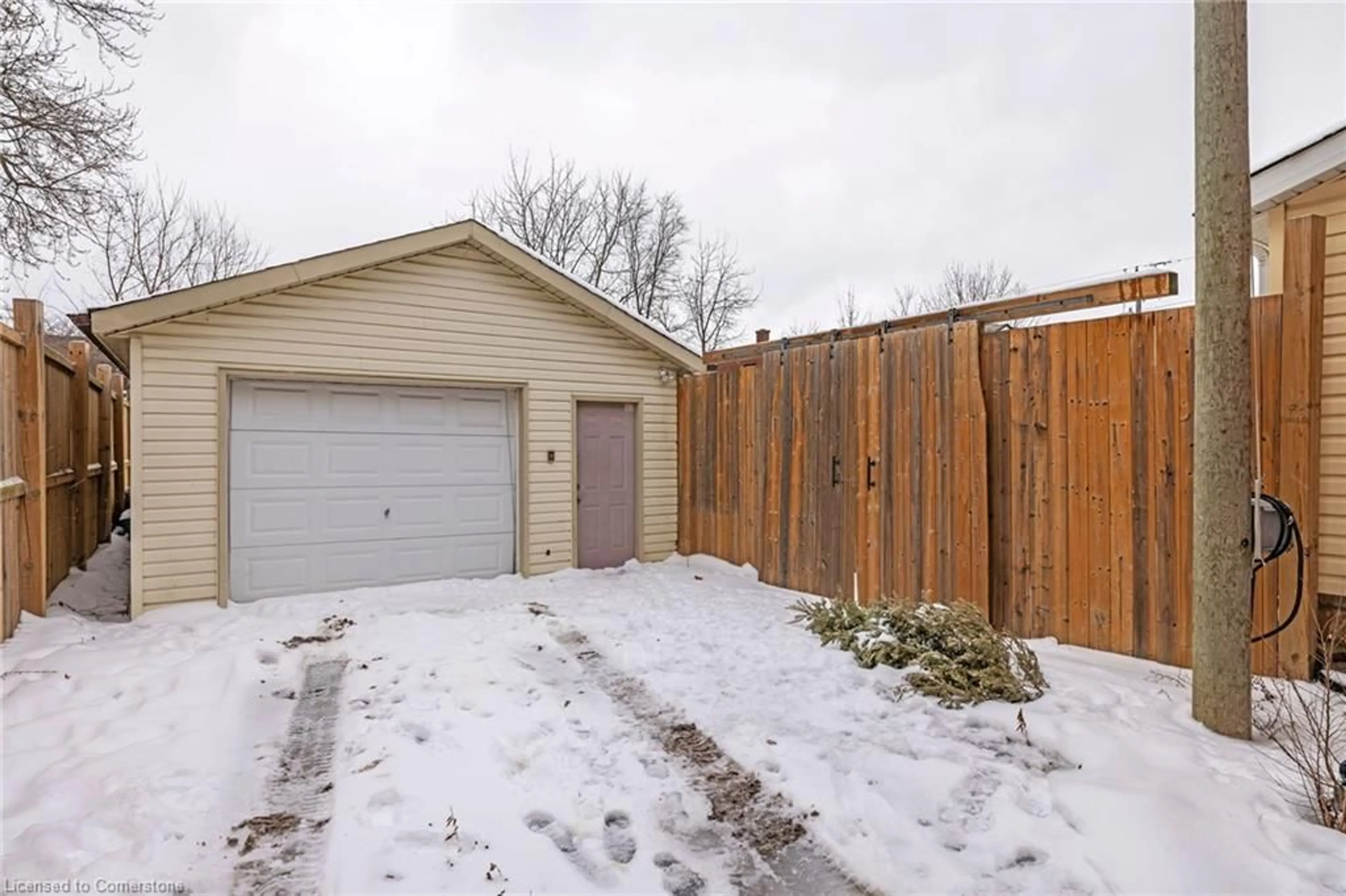 Shed for 4731 Third Ave, Niagara Falls Ontario L2E 4L7